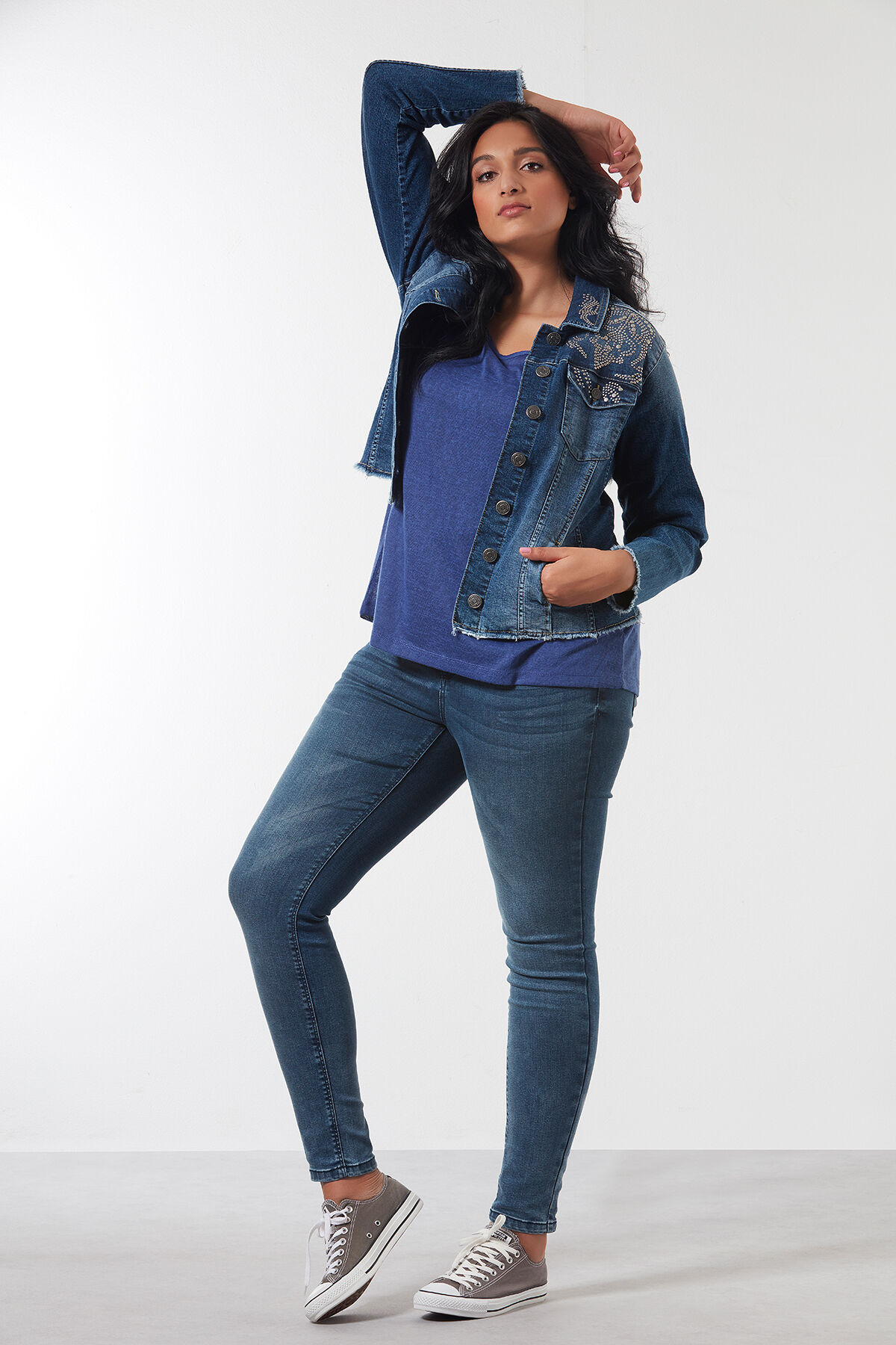 Spijkerjack met studs image number 4