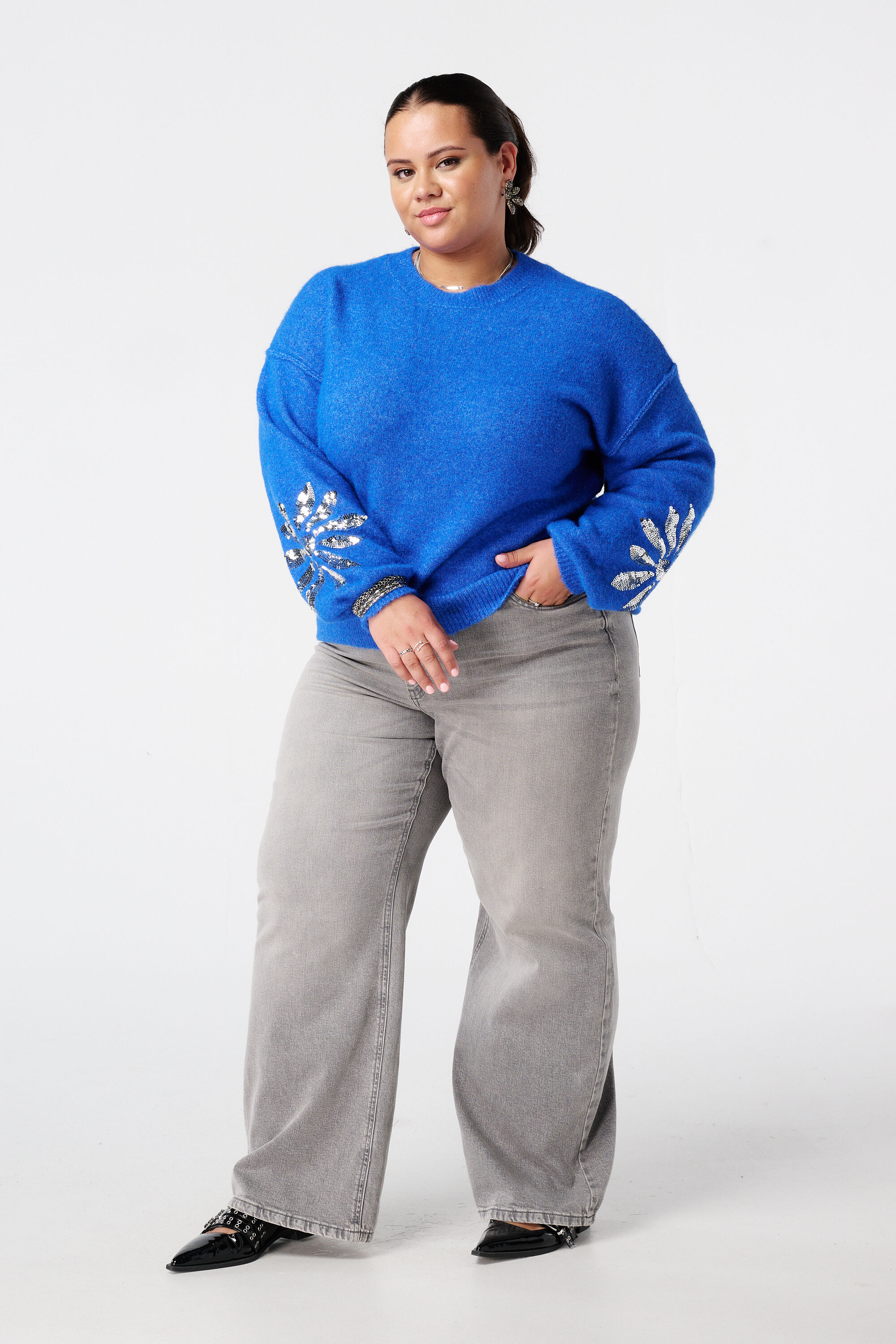 Gebreide trui met pailletten op de mouwen image number 5