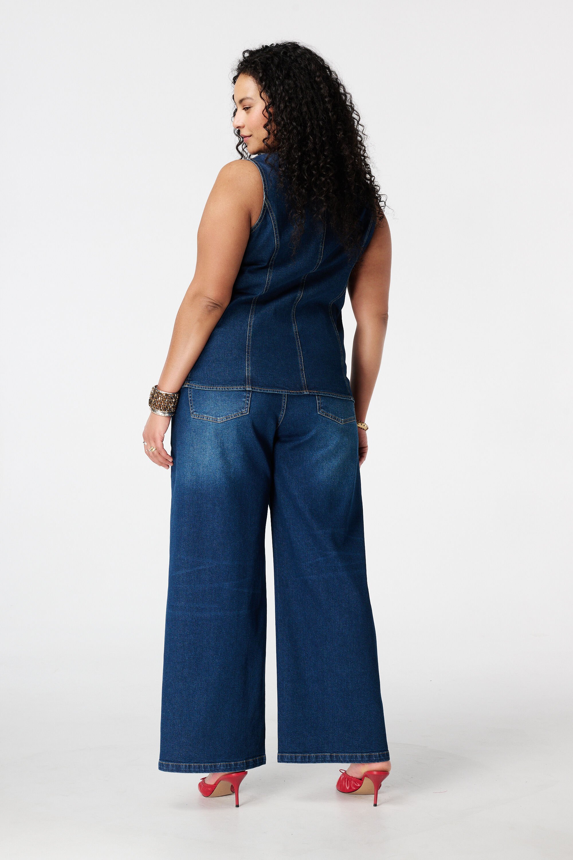Wide leg jeans met sierknopen image number 3