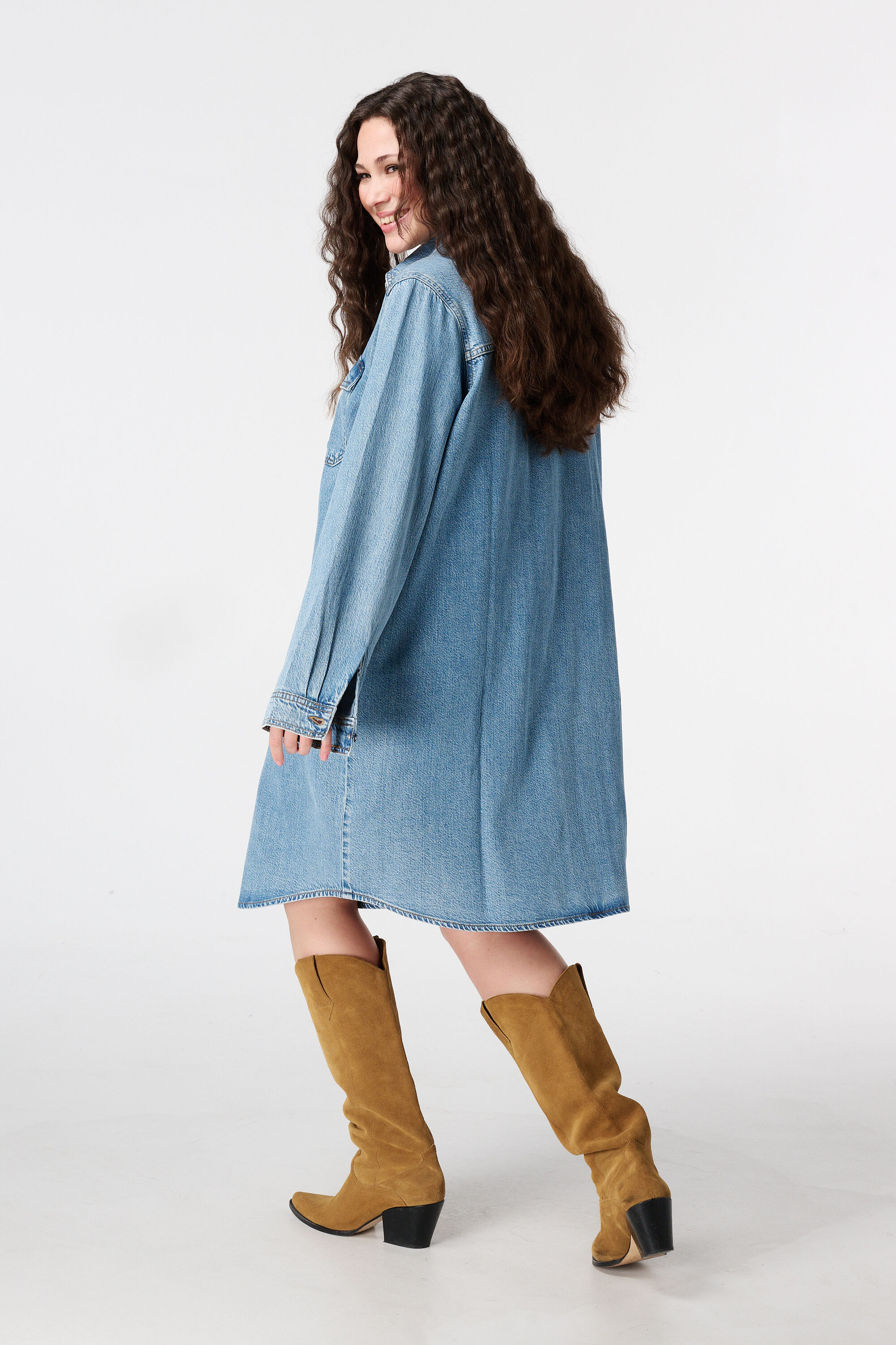 Spijkerjurk met knoopsluiting image number 3