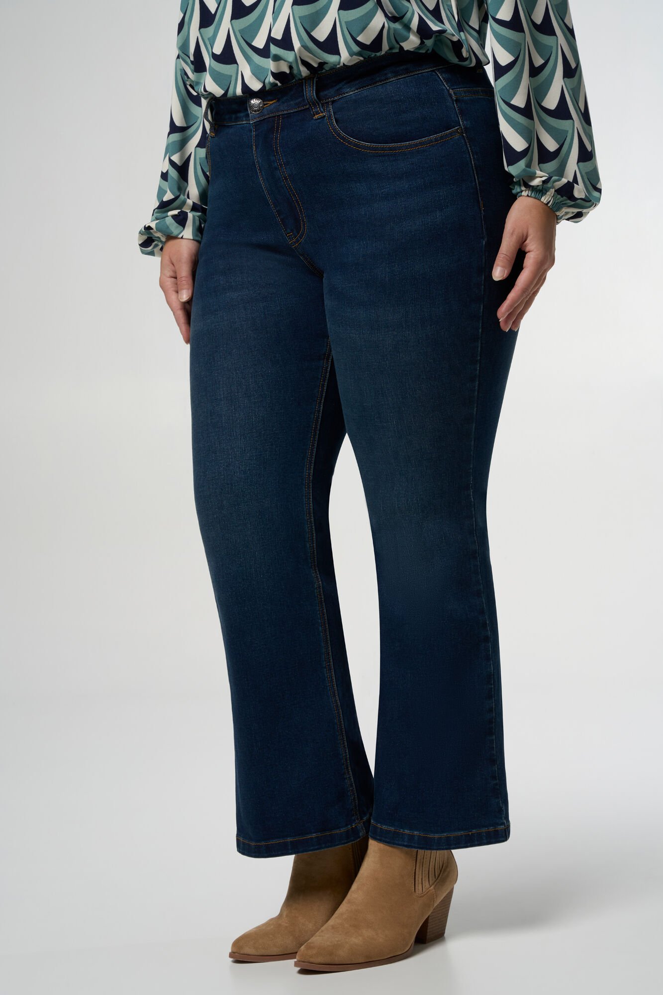 Flared jeans 28 inch image number 5