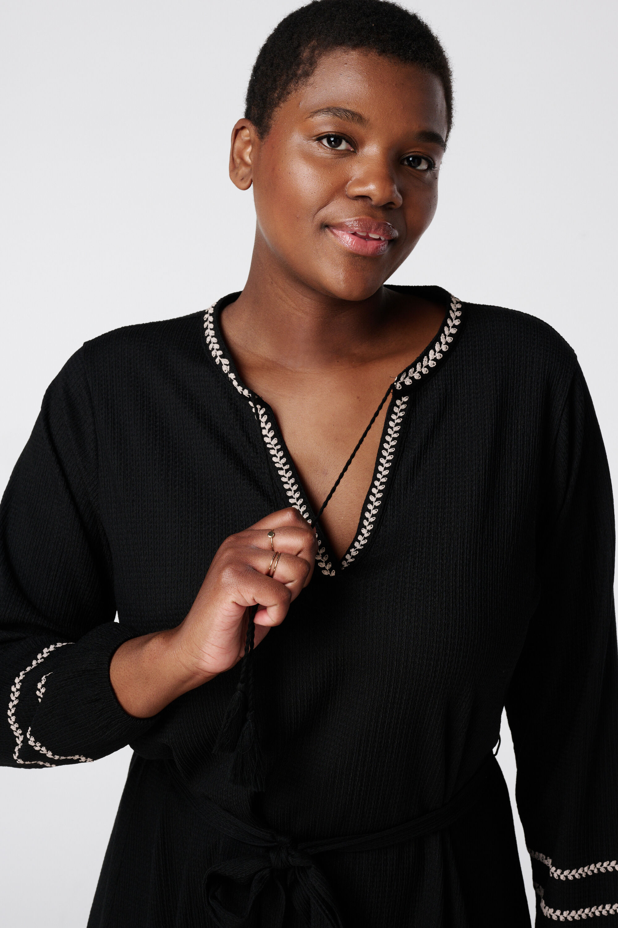 Jurk met structuur en contrast image number 4