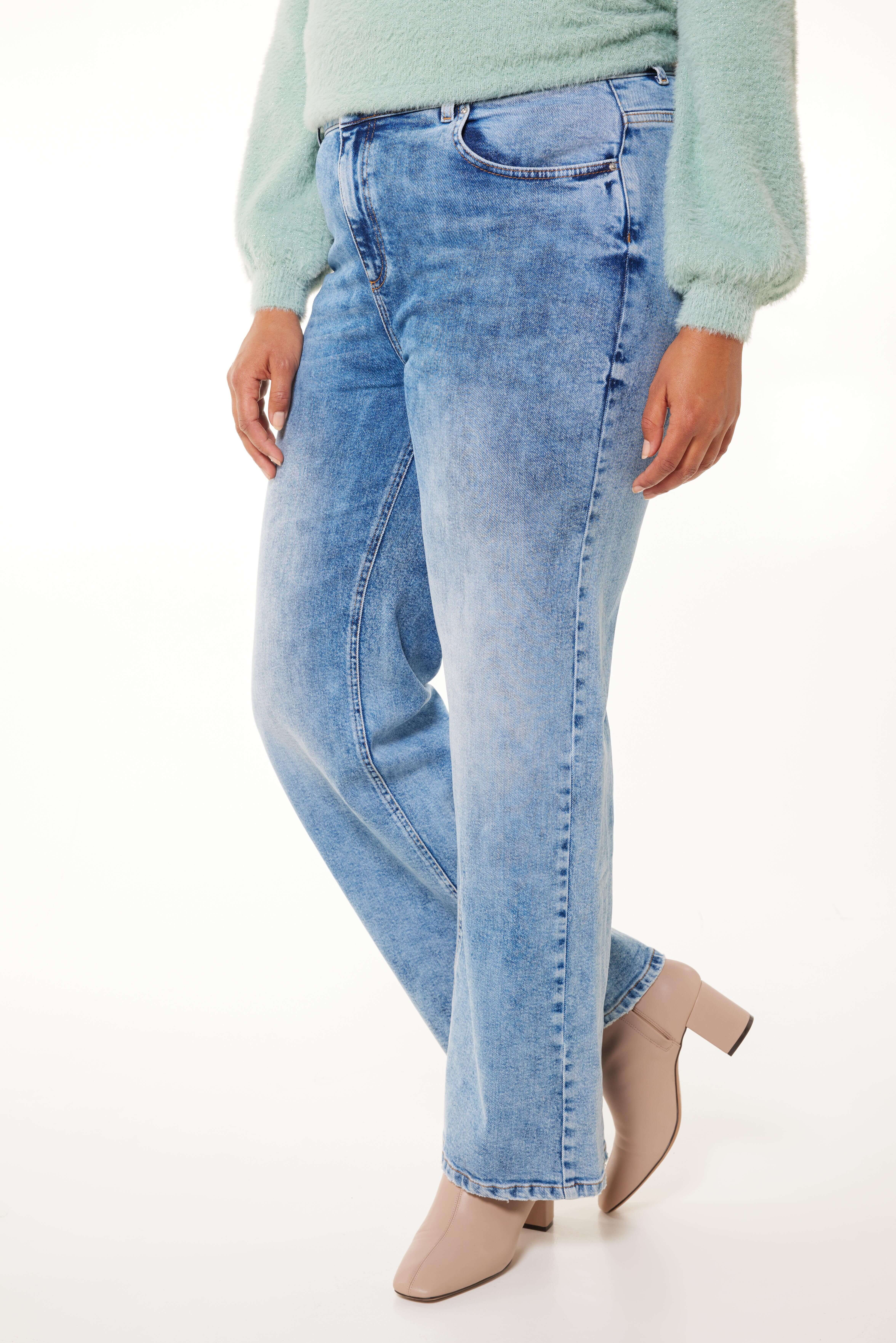 High waist jeans met wijde pijpen image number 5