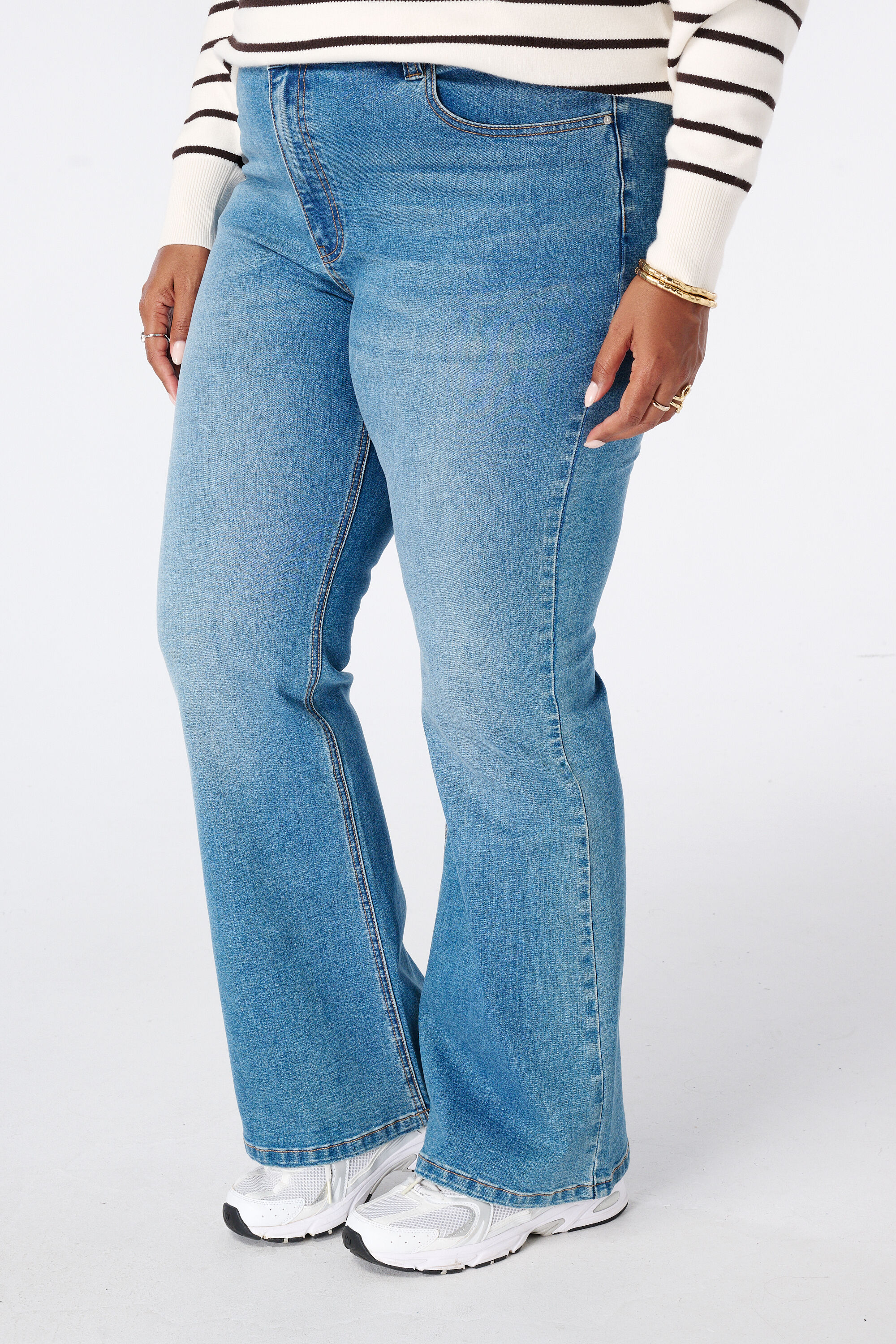 Flared leg jeans JASMIN image number 5