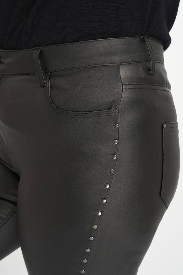 Slim leg broek met coating en studs image number 5
