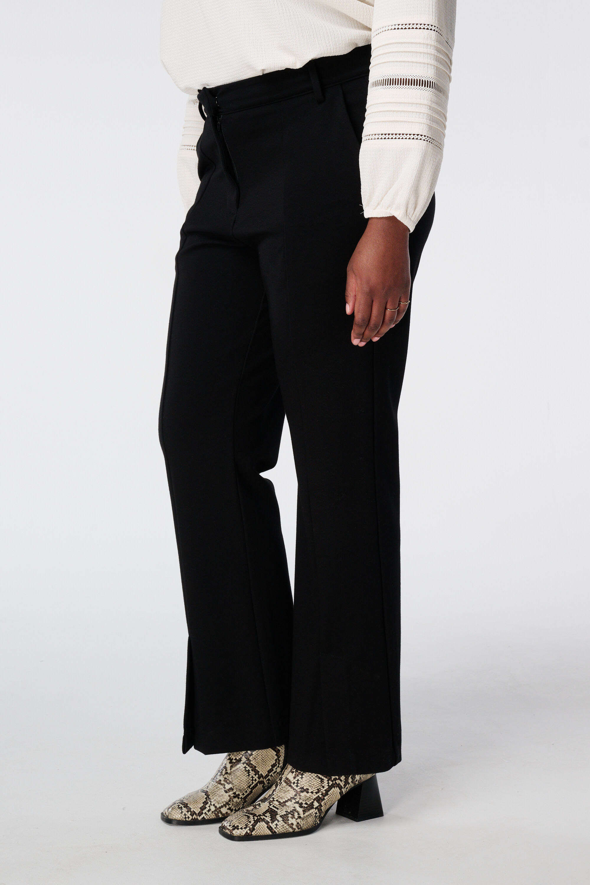 Pantalon met split image number 5