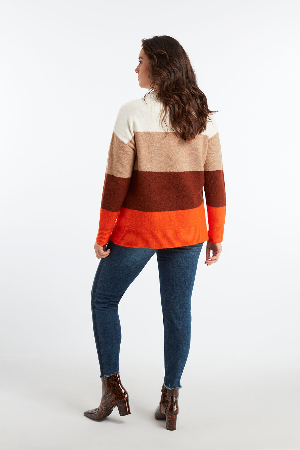 Skinny leg jeans cropped image number 4