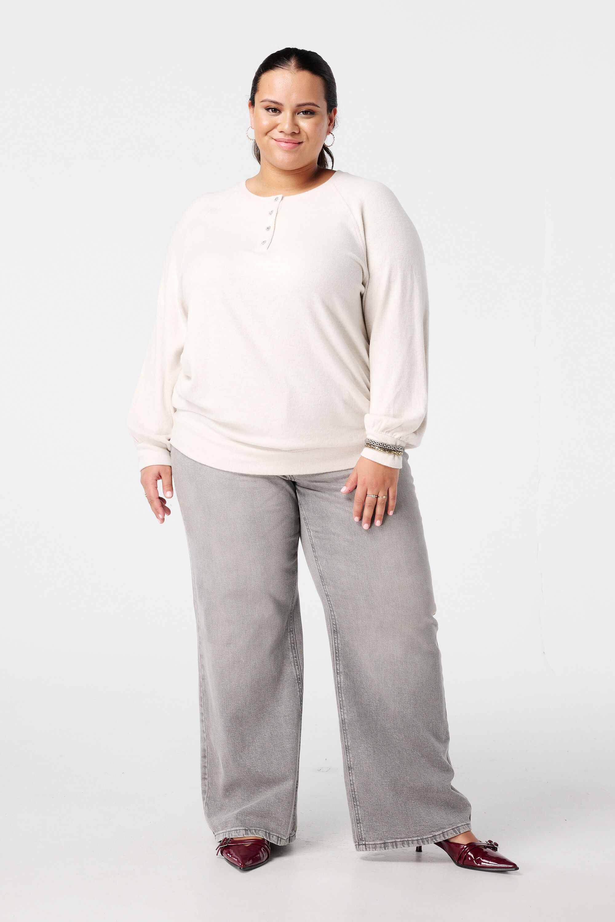 Velours trui met strass knopen image number 5