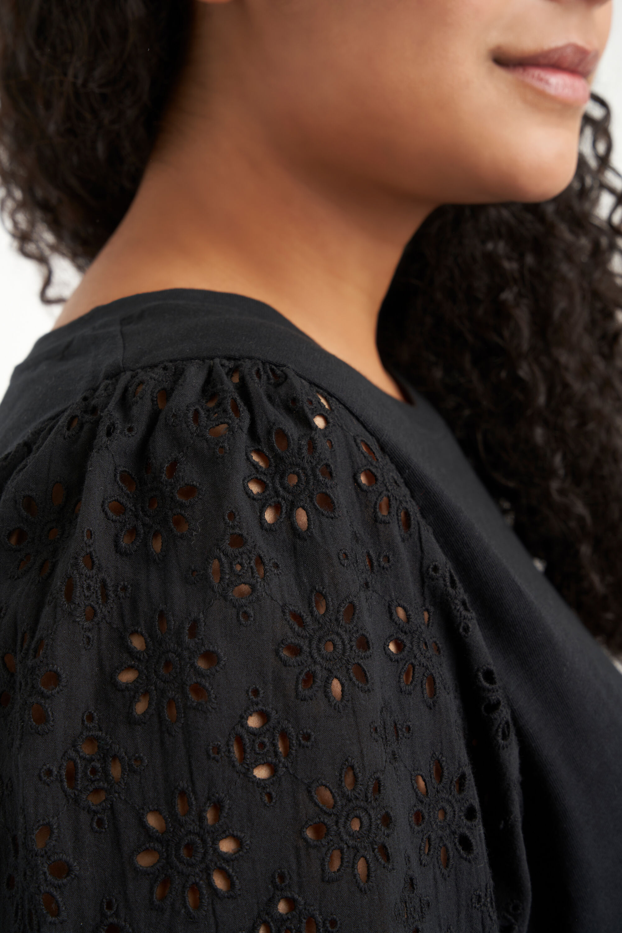 Top met broderie image number 5