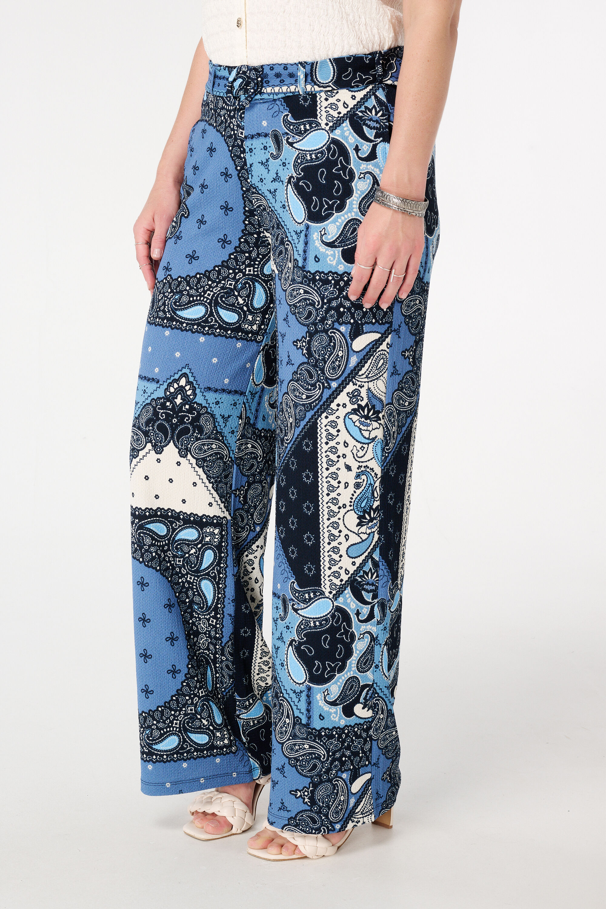 Broek met print en ceintuur image number 5