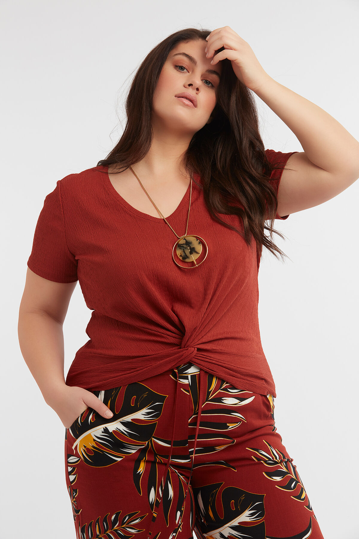 Wijdvallende broek met all-over print  image number 4