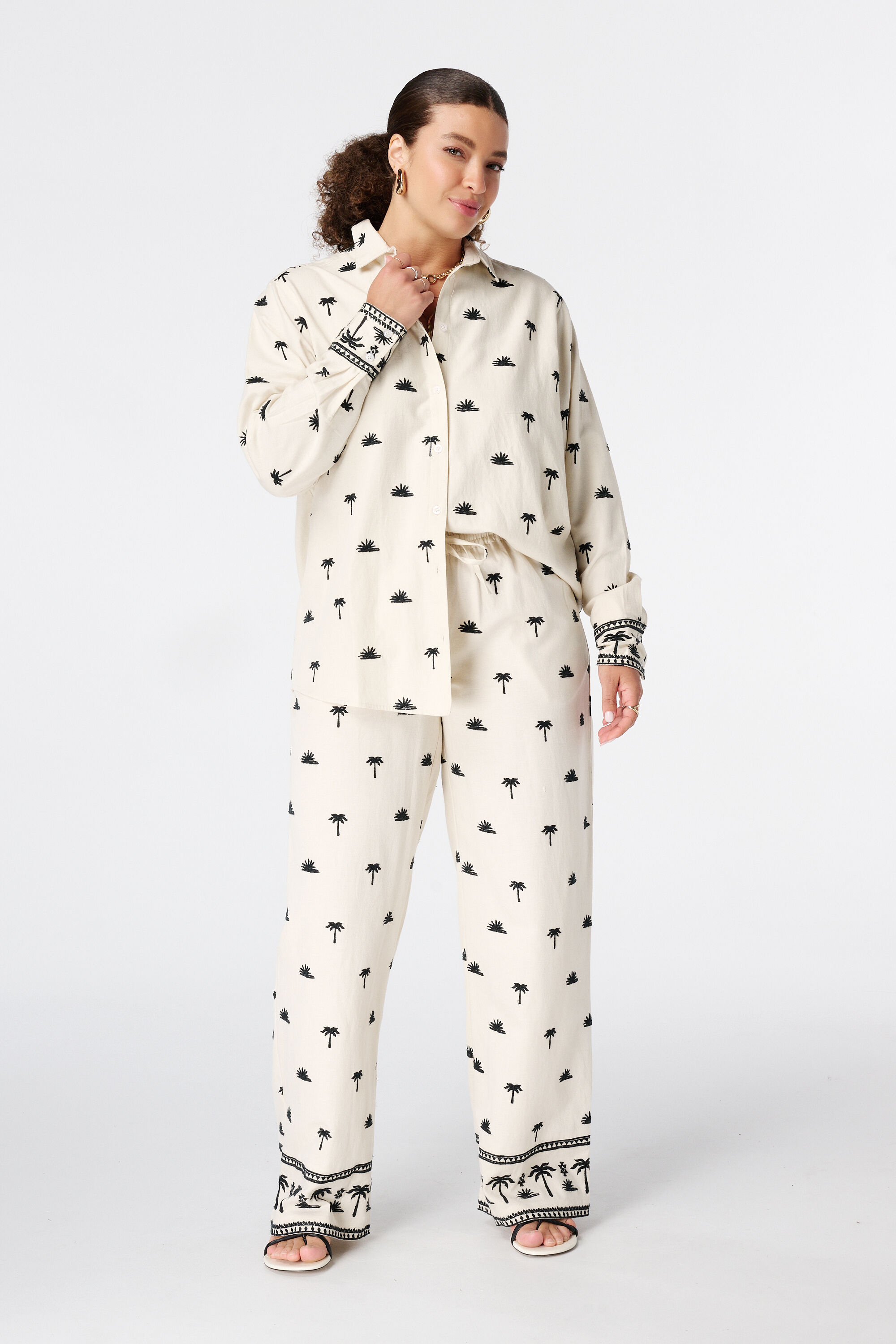 Broek met broderie details