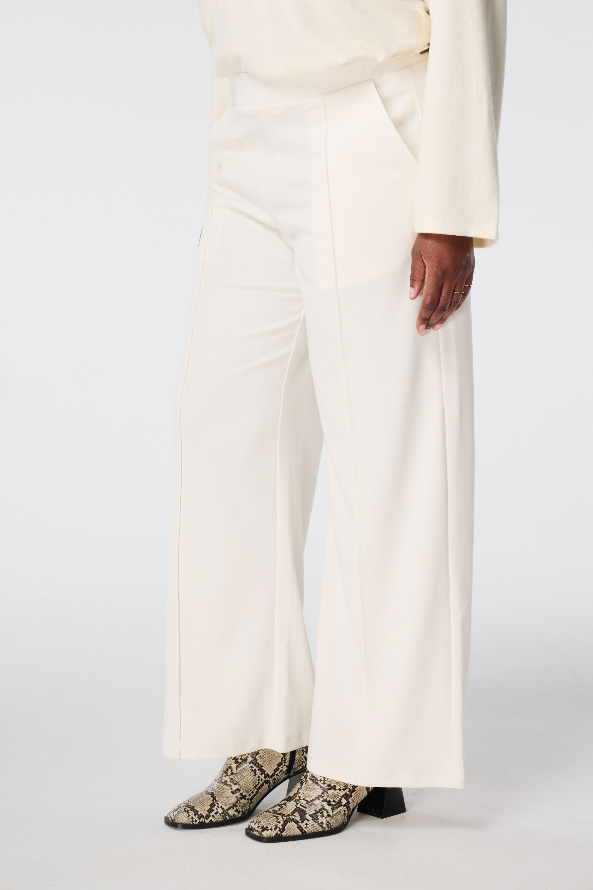 Rechtvallende broek met stretch image number 5