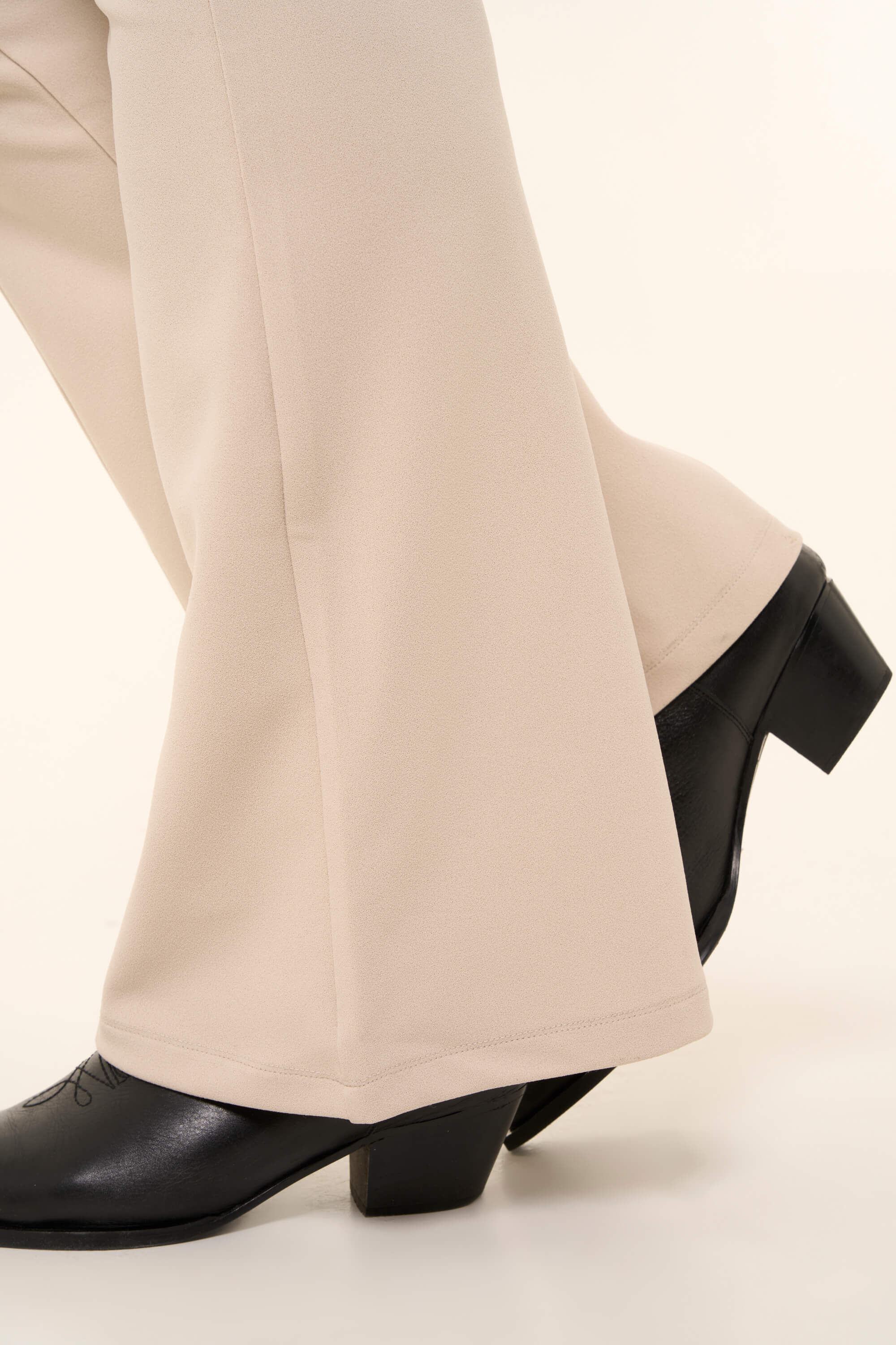 Flared legging image number 5