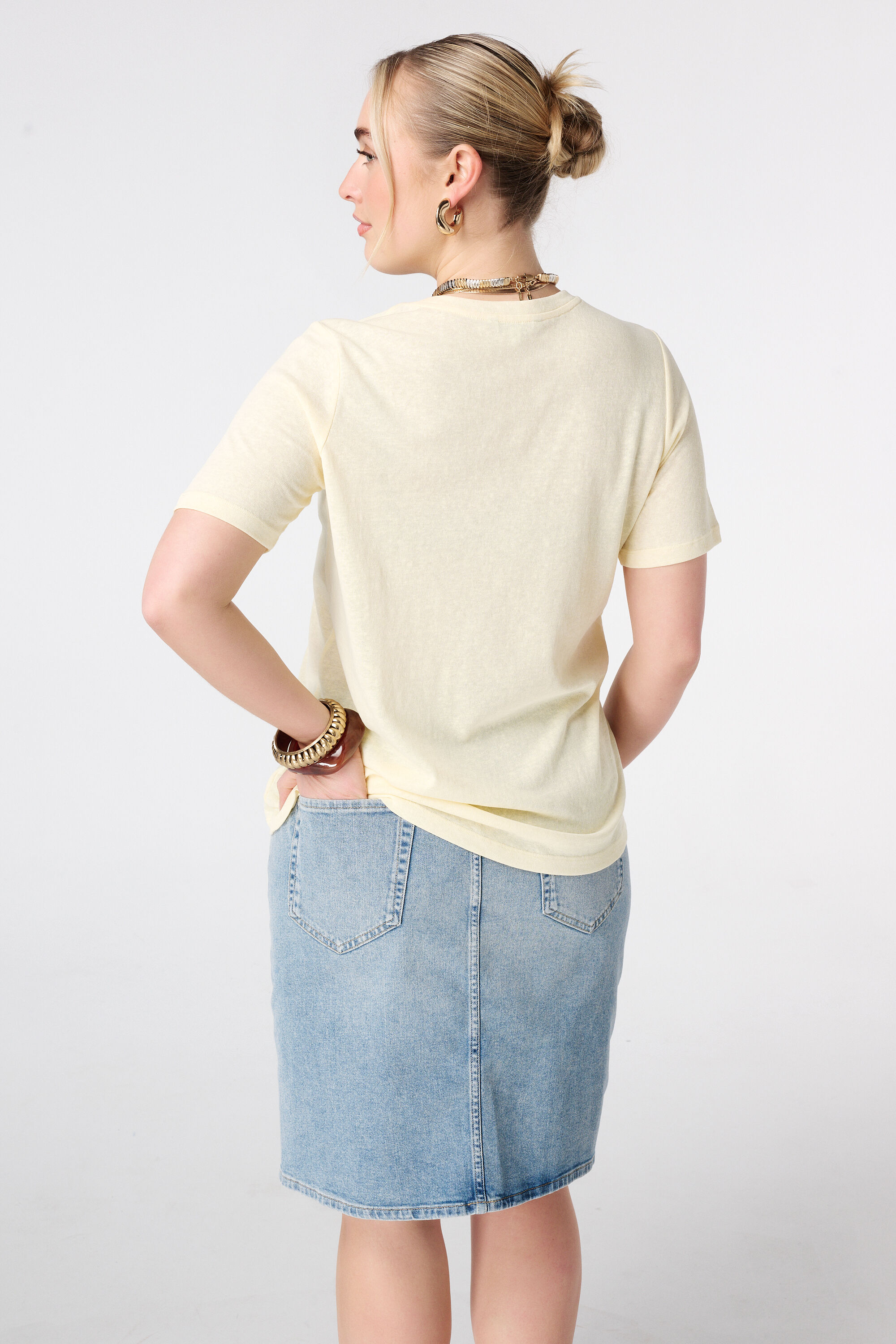 T-shirt met 3D bloemen image number 3