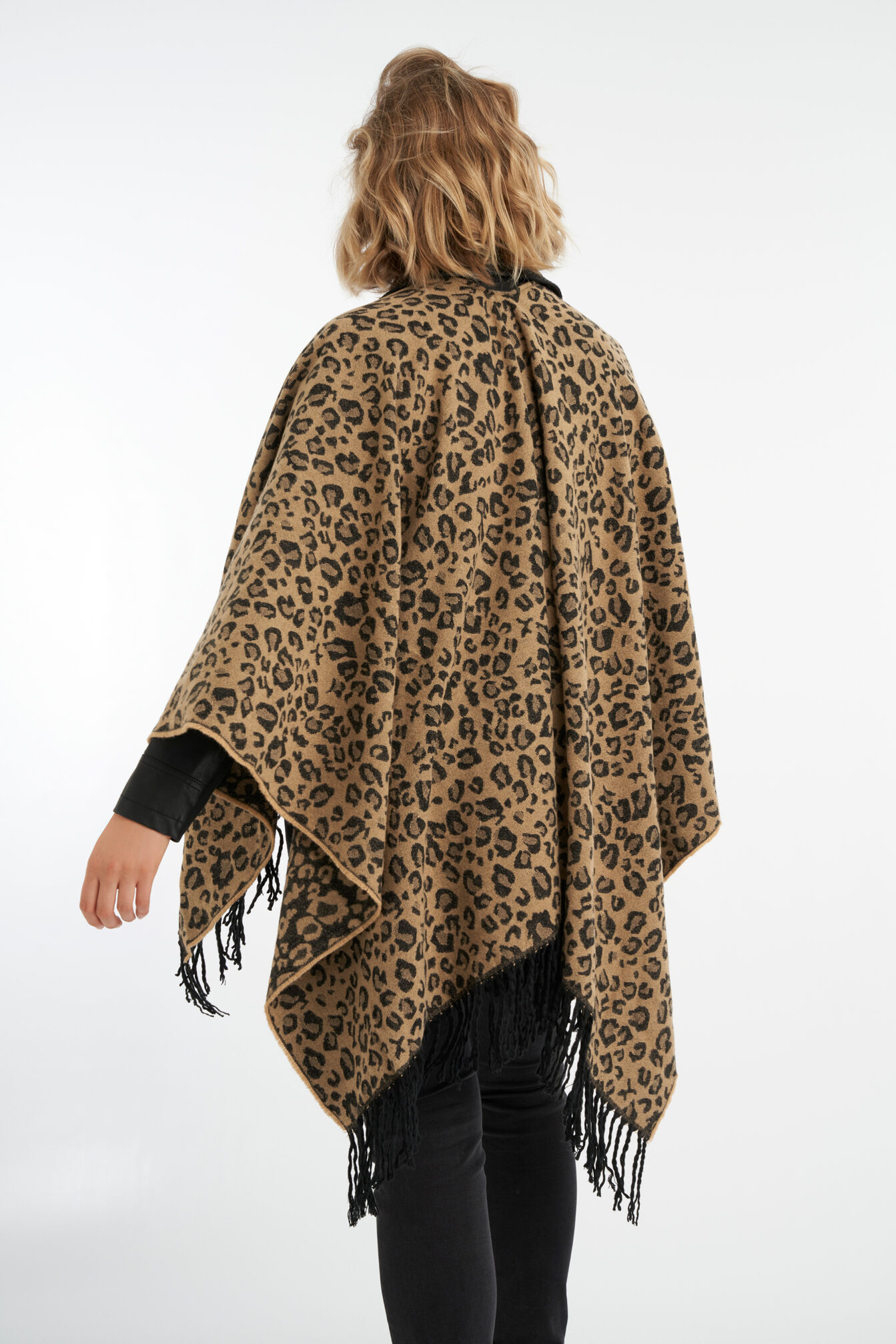 Poncho met luipaard print image number 2