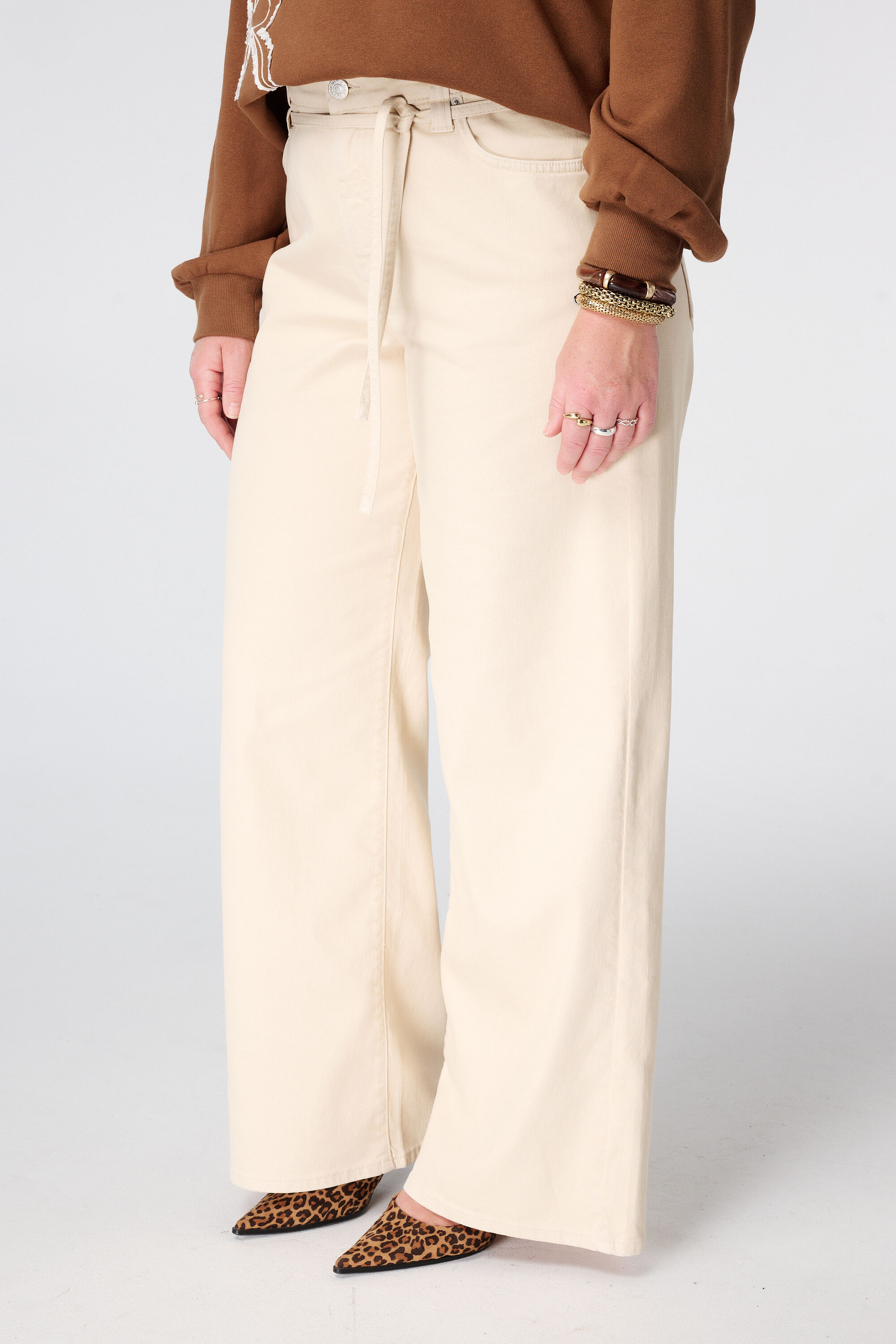Wide leg jeans met strikkoord image number 5