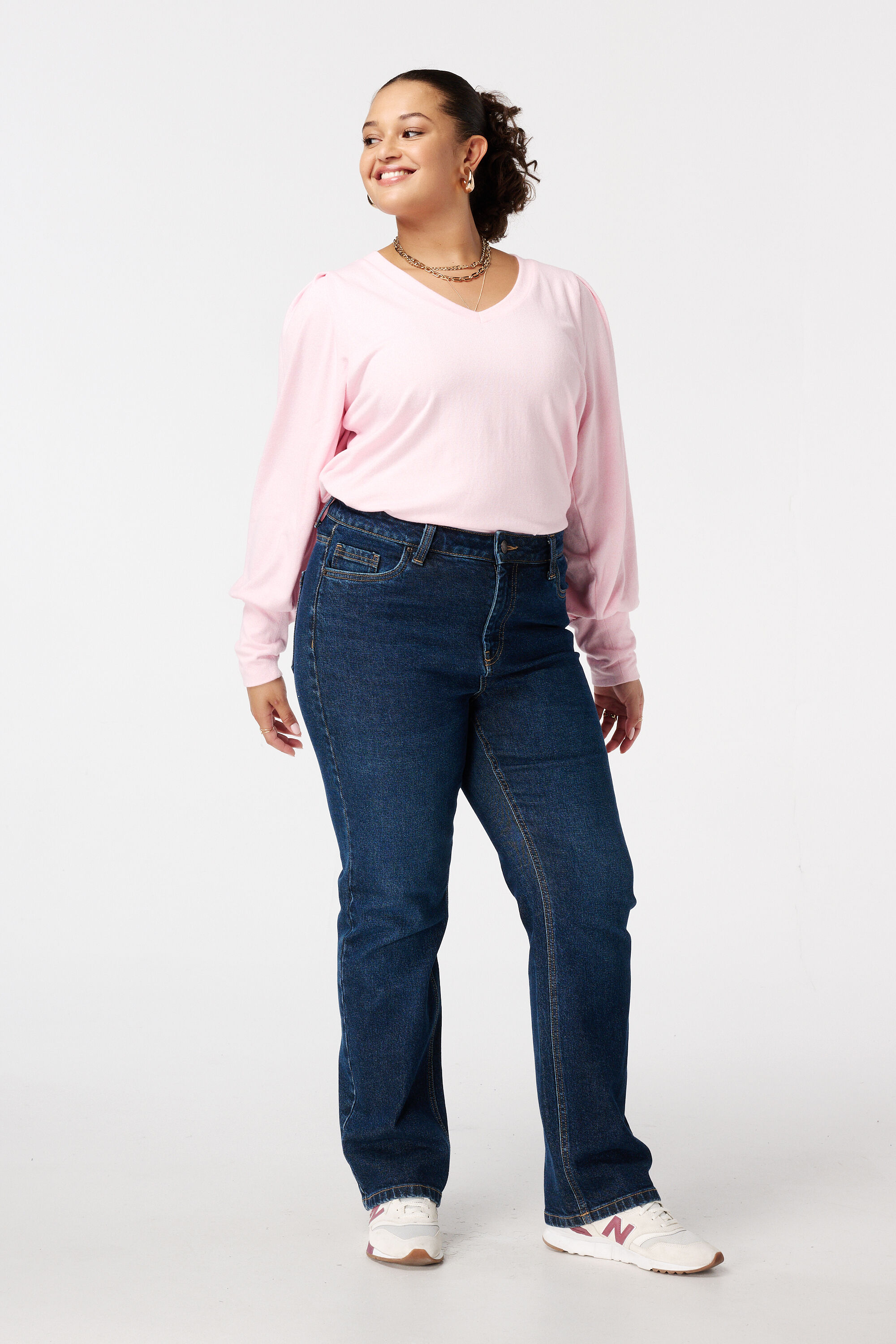 Fijn gebreide trui met pofmouwen image number 5