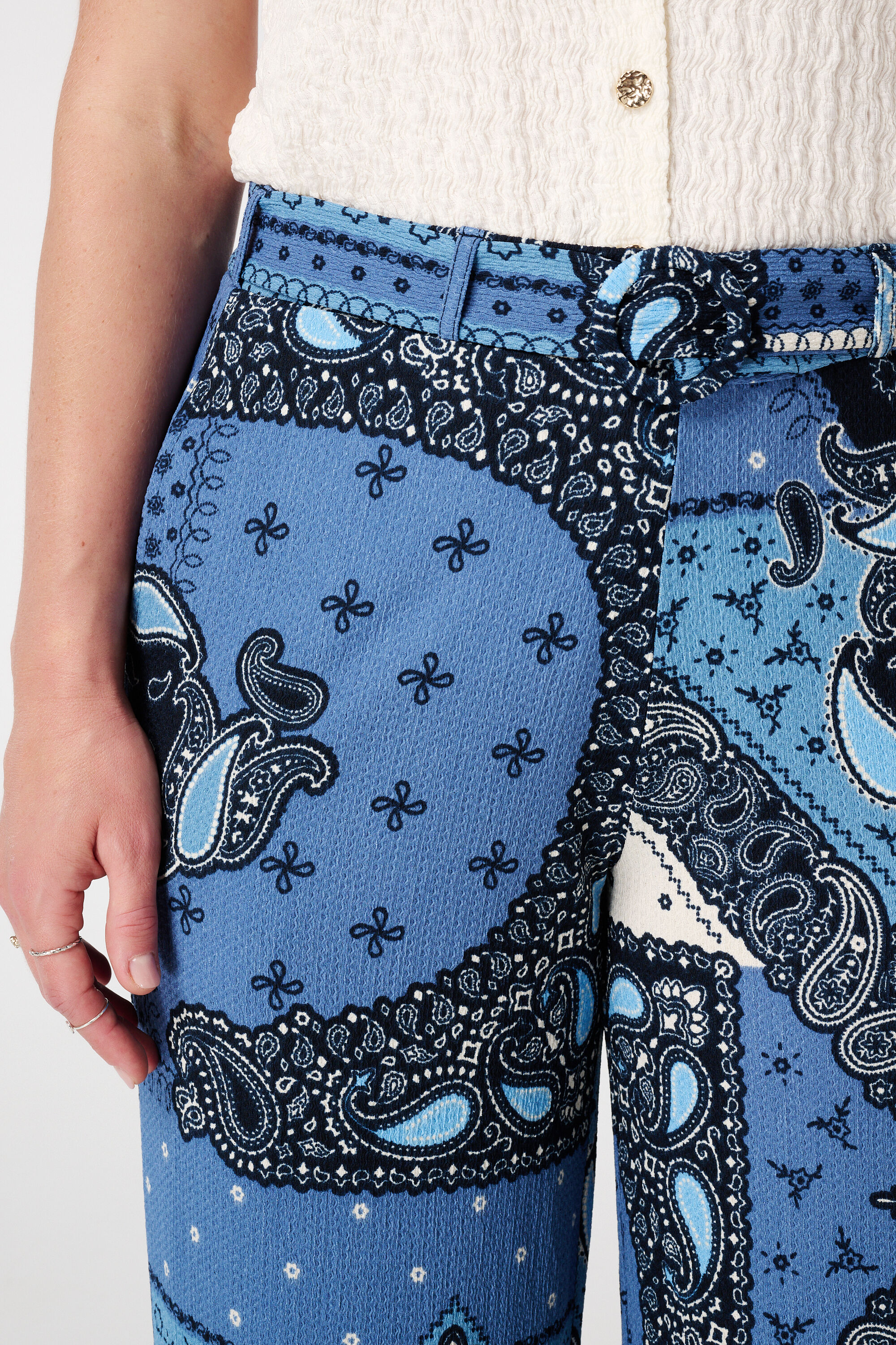 Broek met print en ceintuur image number 4