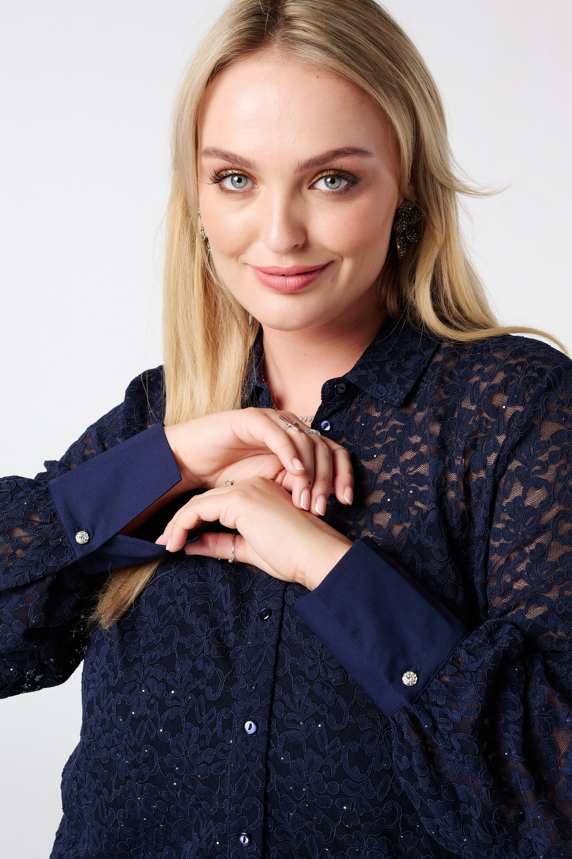 Top met kant en pailetten image number 4