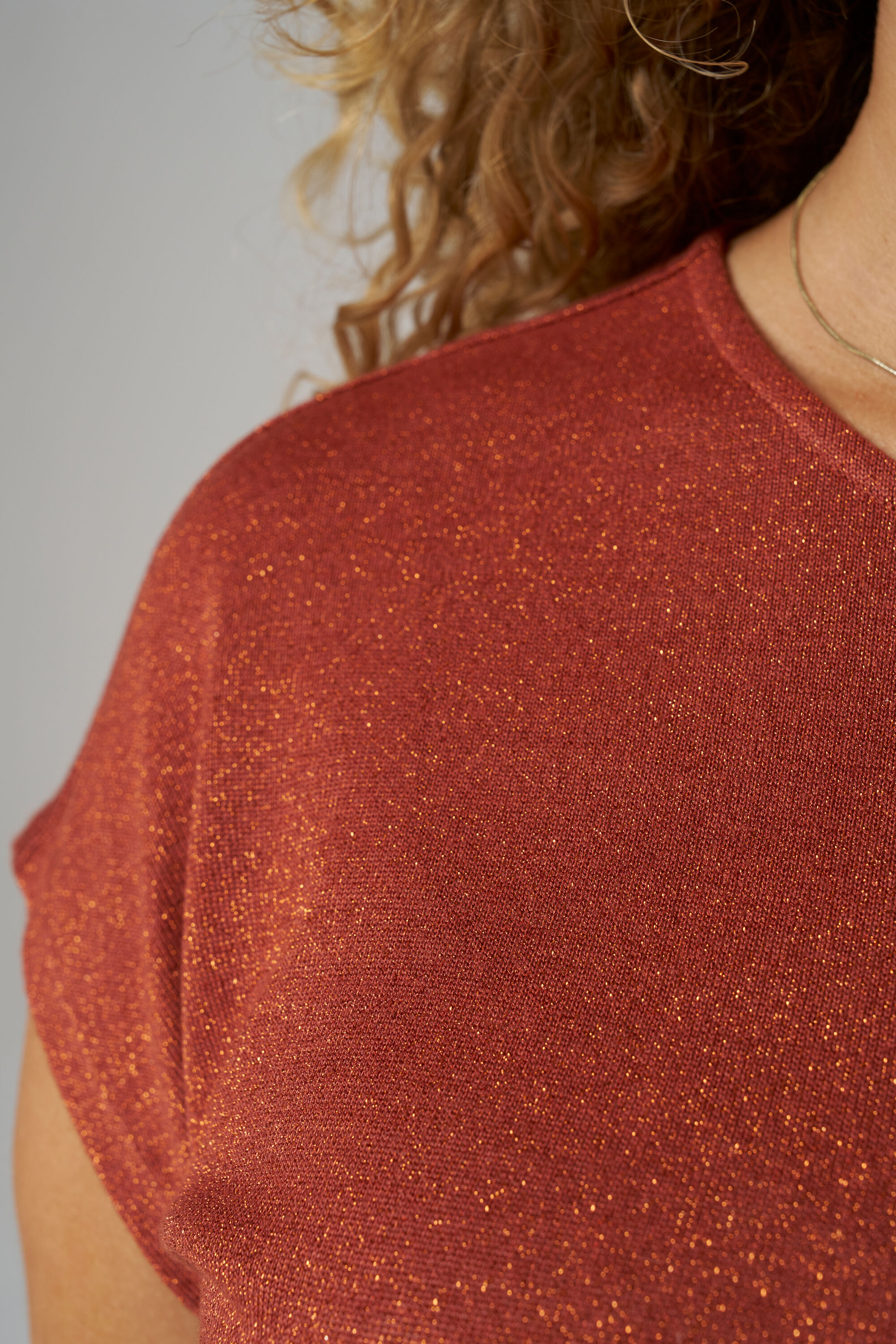 Top met knoopdetail image number 4