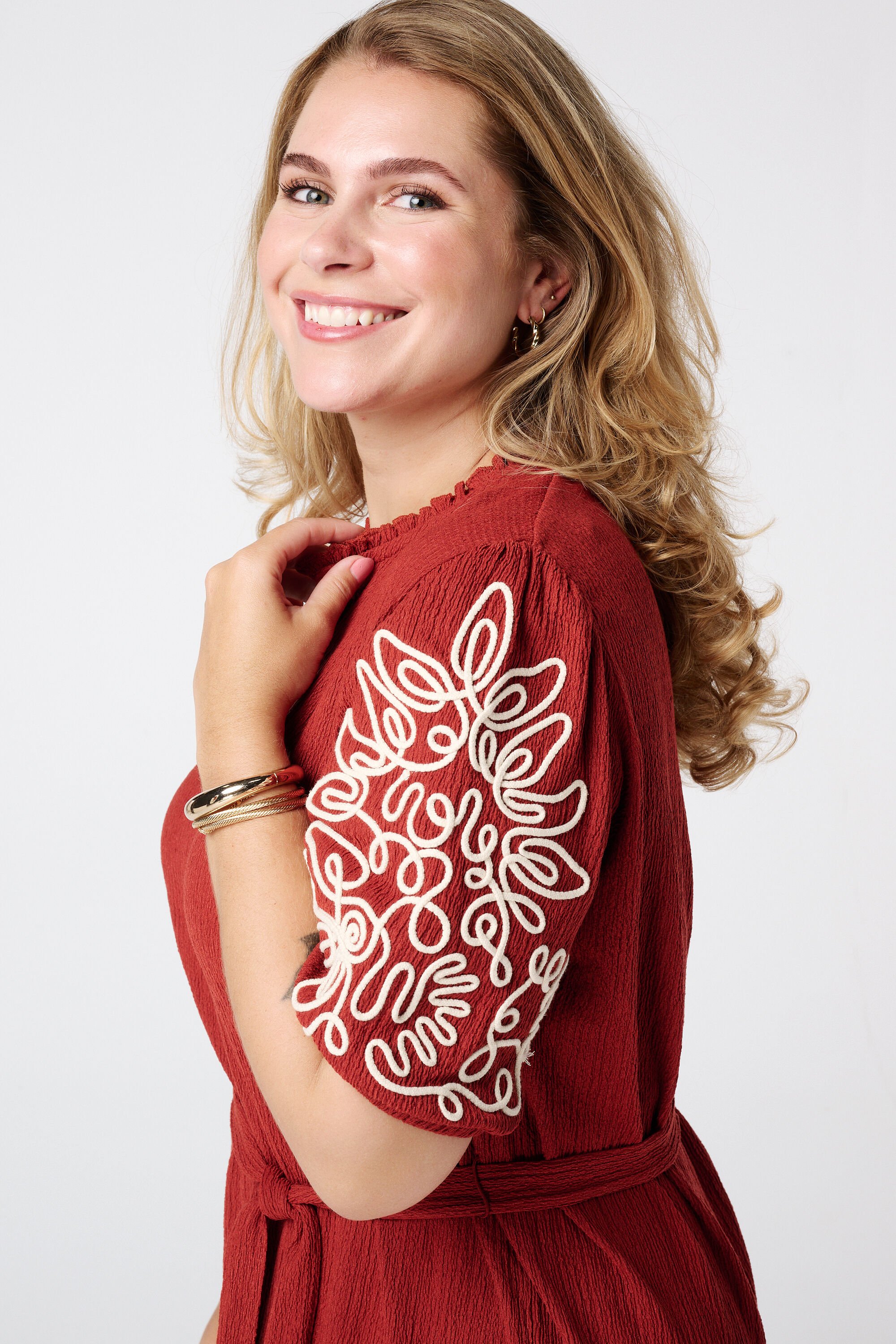 Jurk met details op de mouwen image number 4