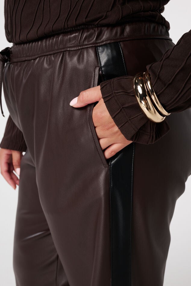 Wide leg broek met zijstreep van PU image number 6