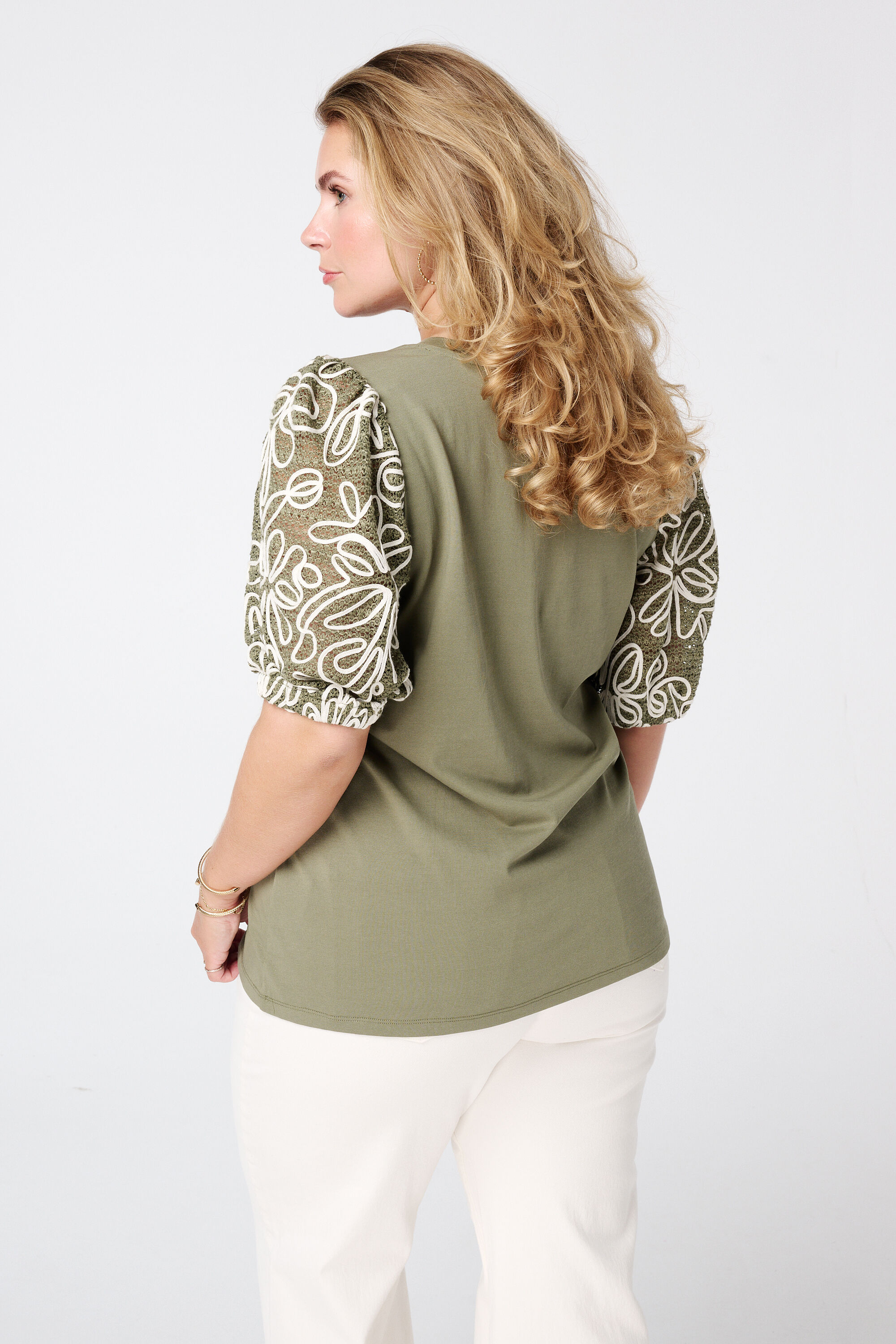 T-shirt met geborduurde mouwen image number 3