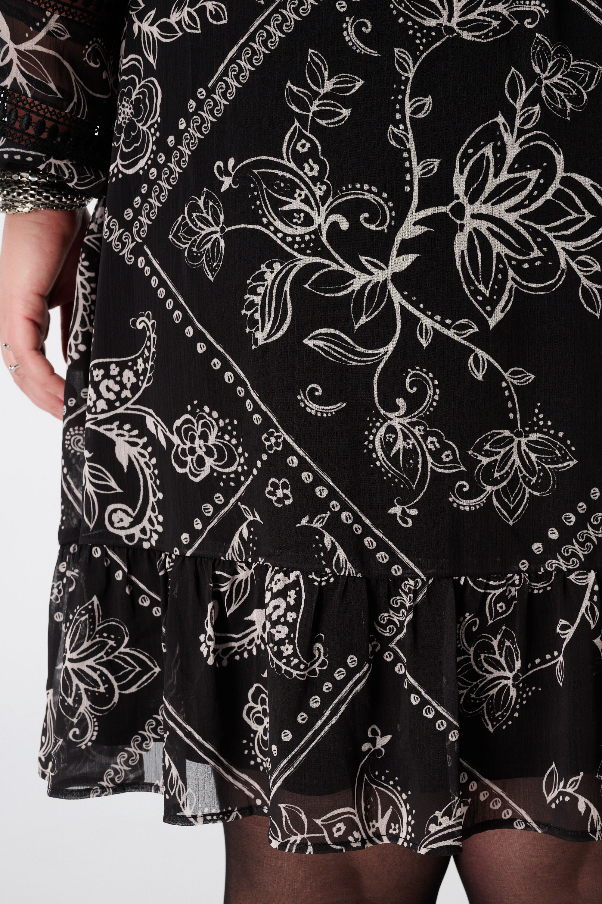 Jurk met print en broderie details image number 6