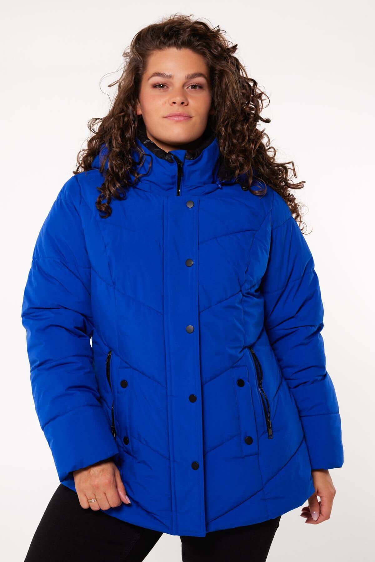 Gewatteerde jas met capuchon image number 6