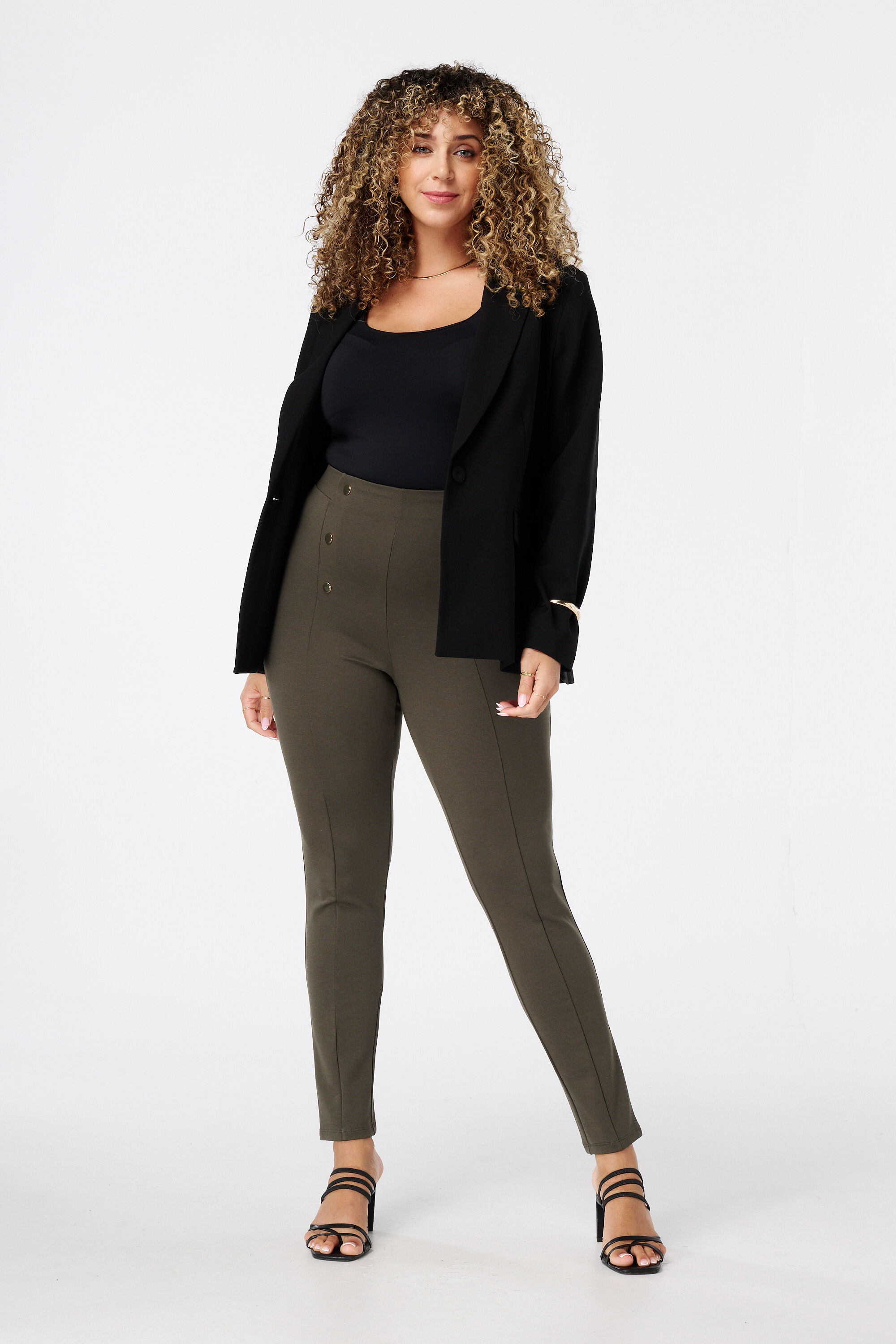 Tregging met sierknopen image number 6