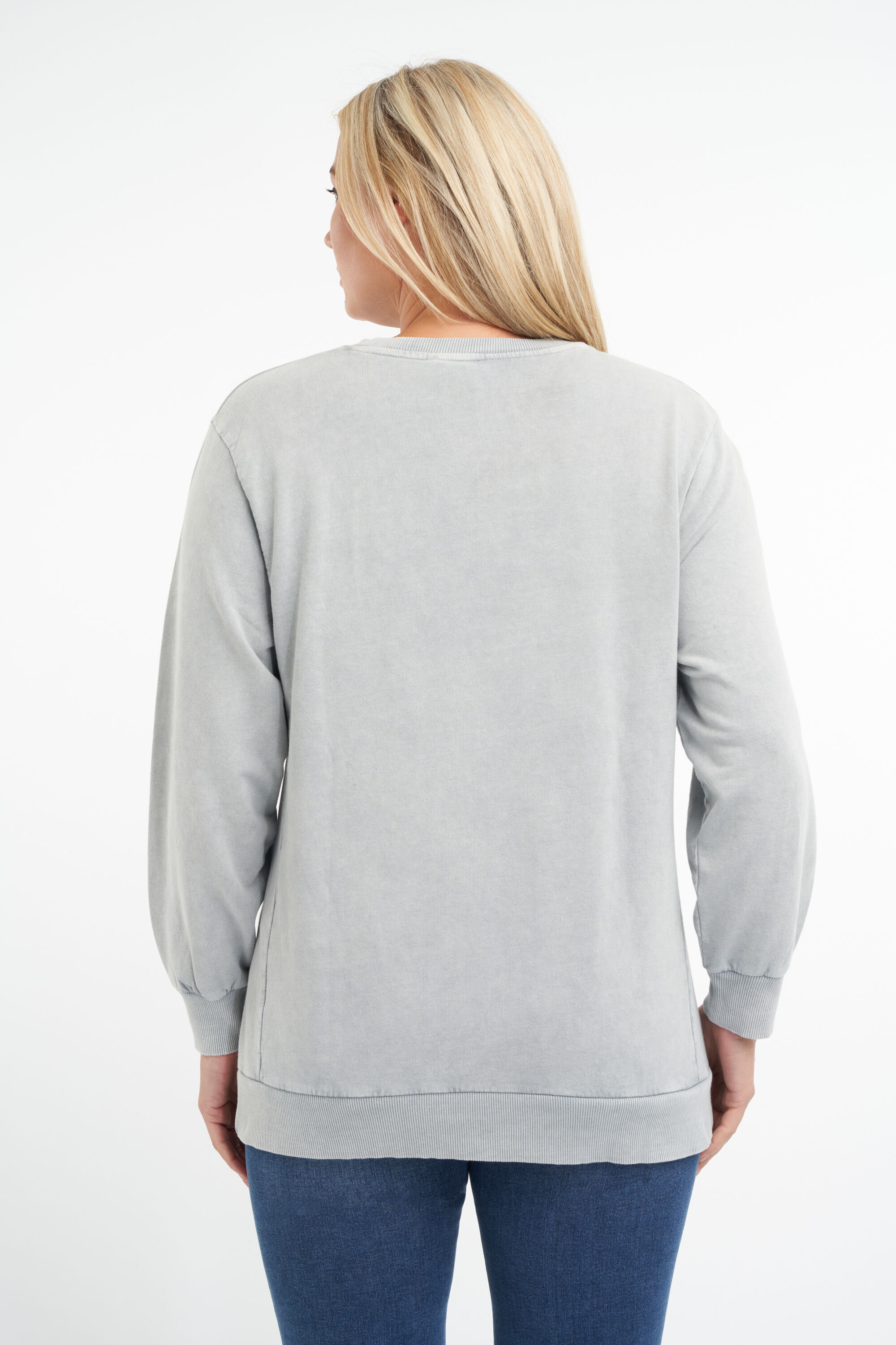 Sweater image number 4