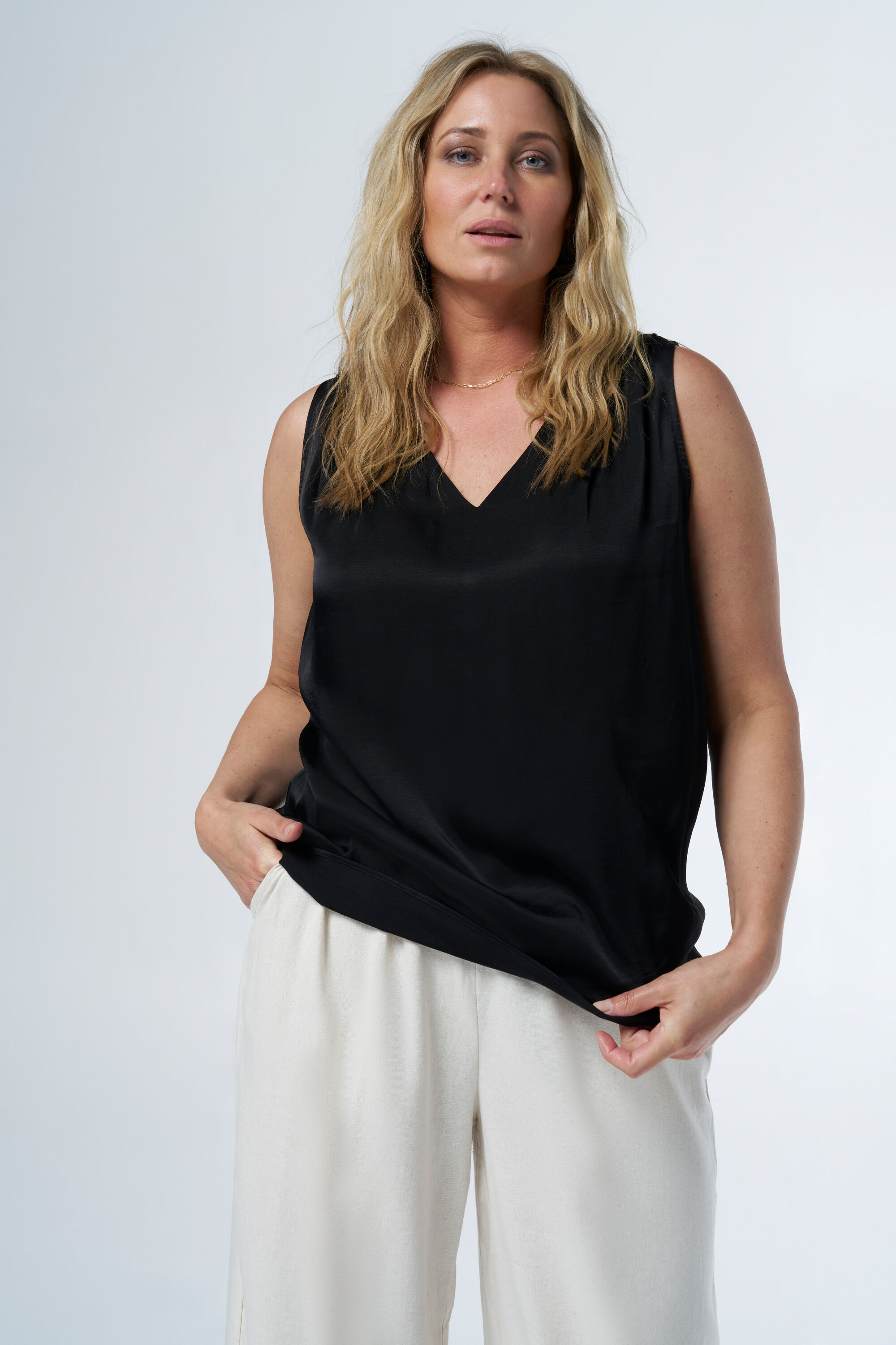 Mouwloze top met satijn image number 4