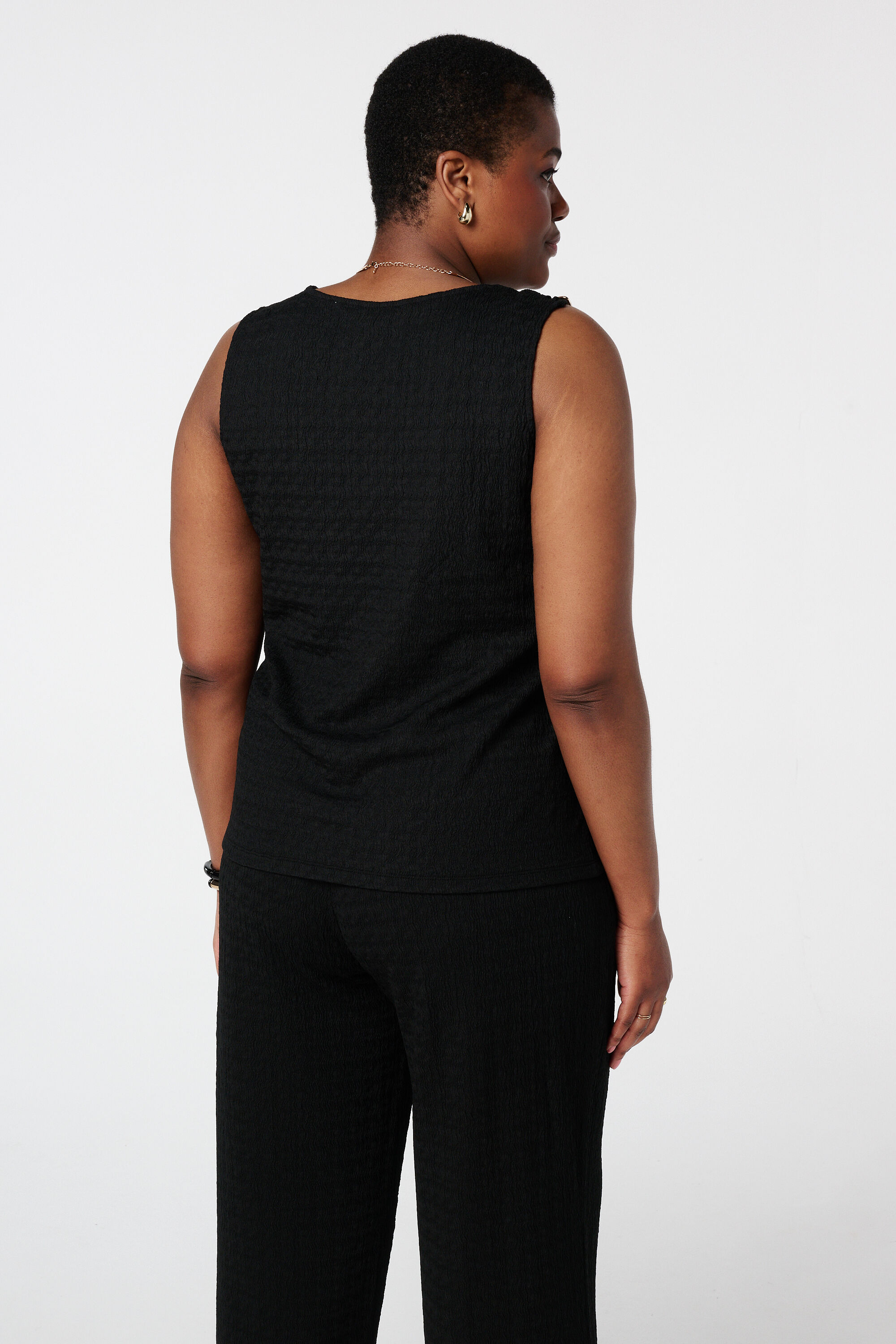 Zwarte top met siergesp en structuurstof image number 3