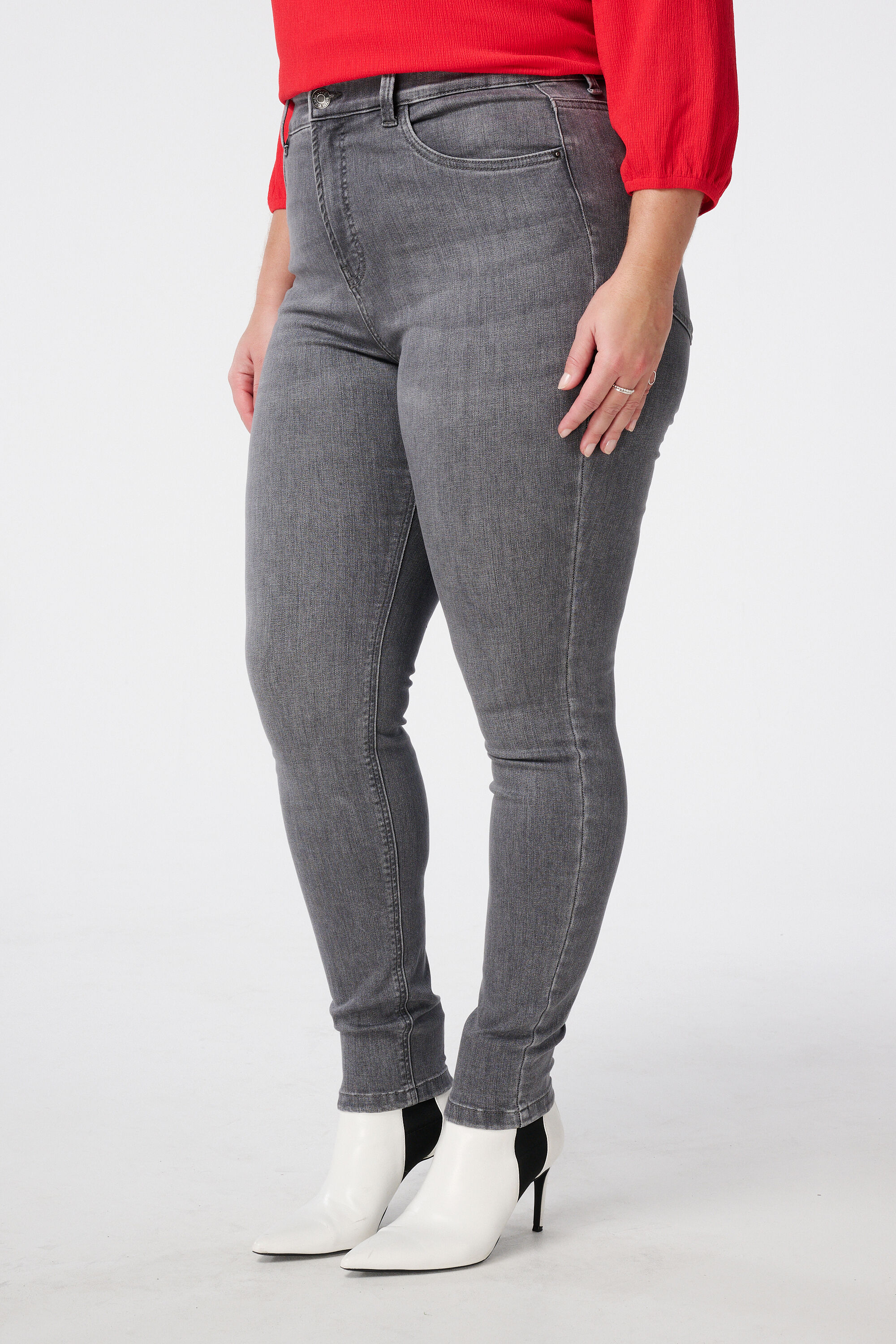 Skinny leg high waist jeans CHERRY image number 5