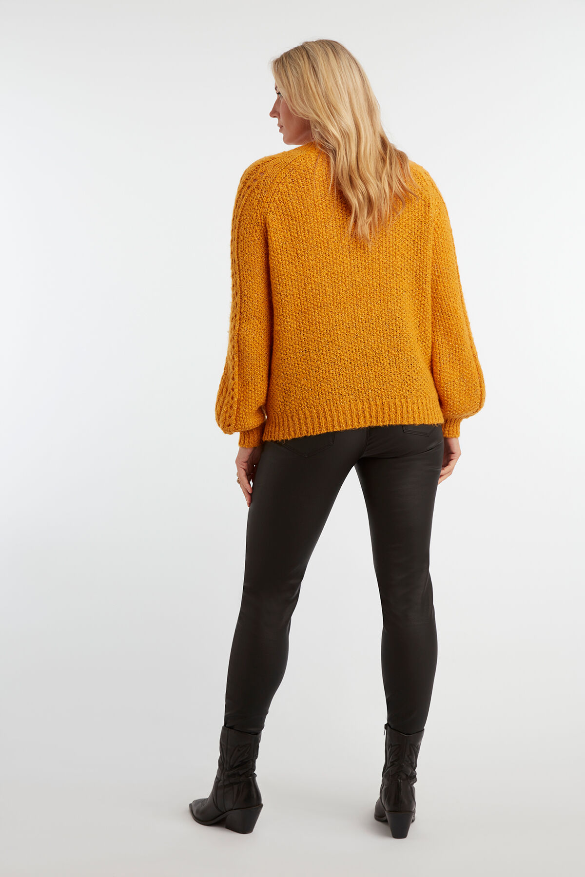 Gebreide trui met pompons image number 6