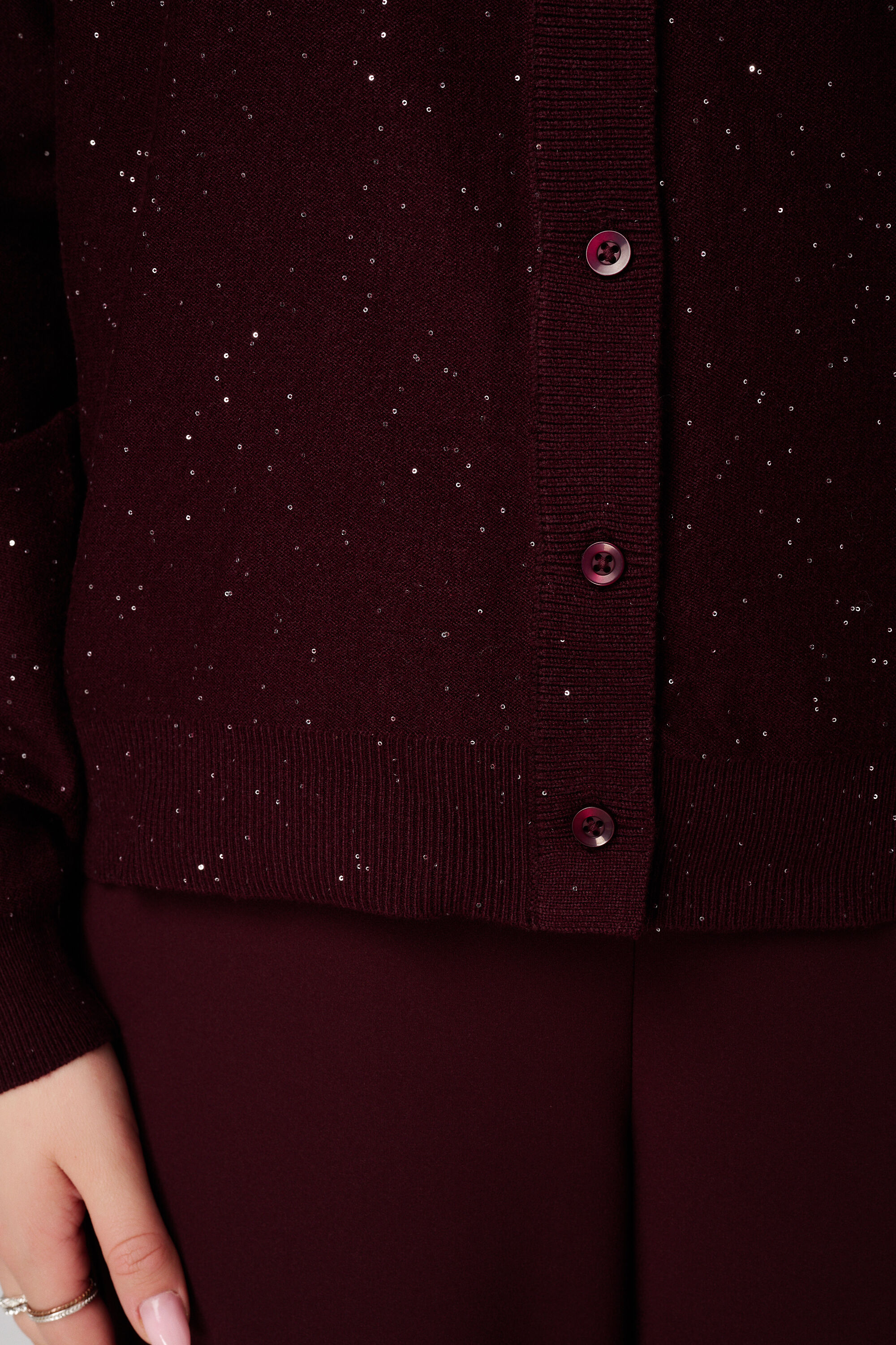 Fijn gebreid vestje met mini pailletten image number 6