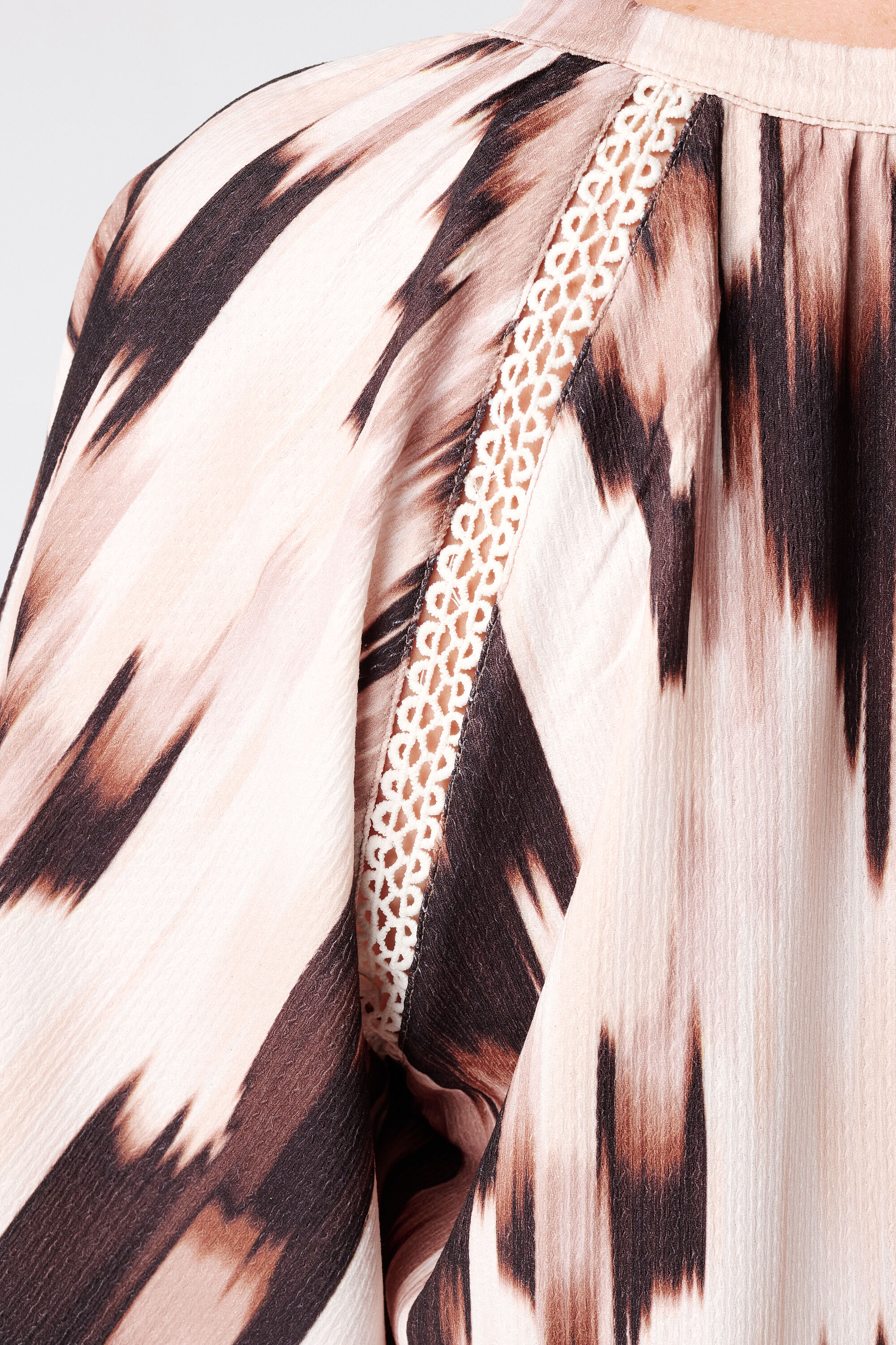 Top met print en v-hals image number 6