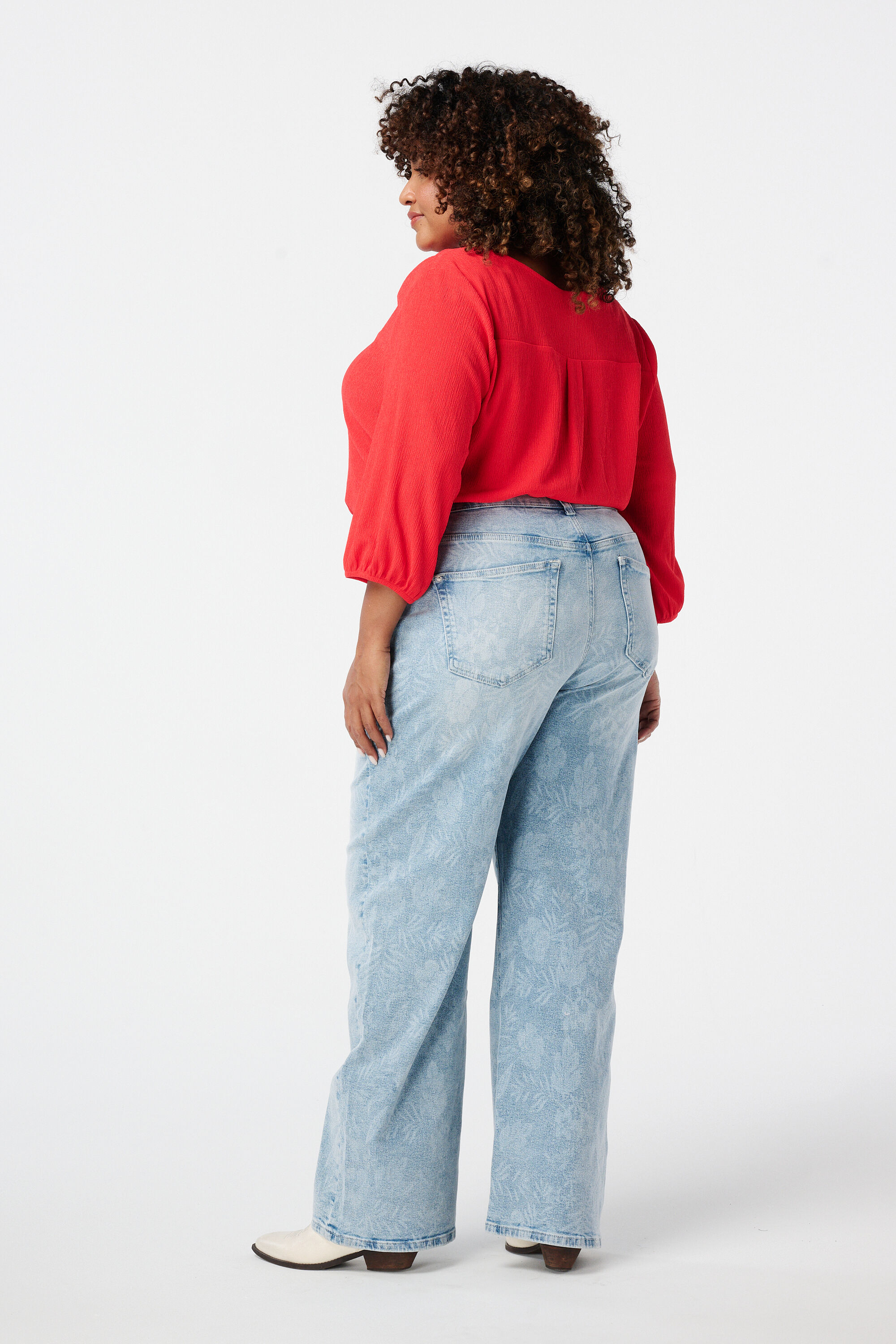 Jeans met wijde pijpen en bloemenprint image number 3