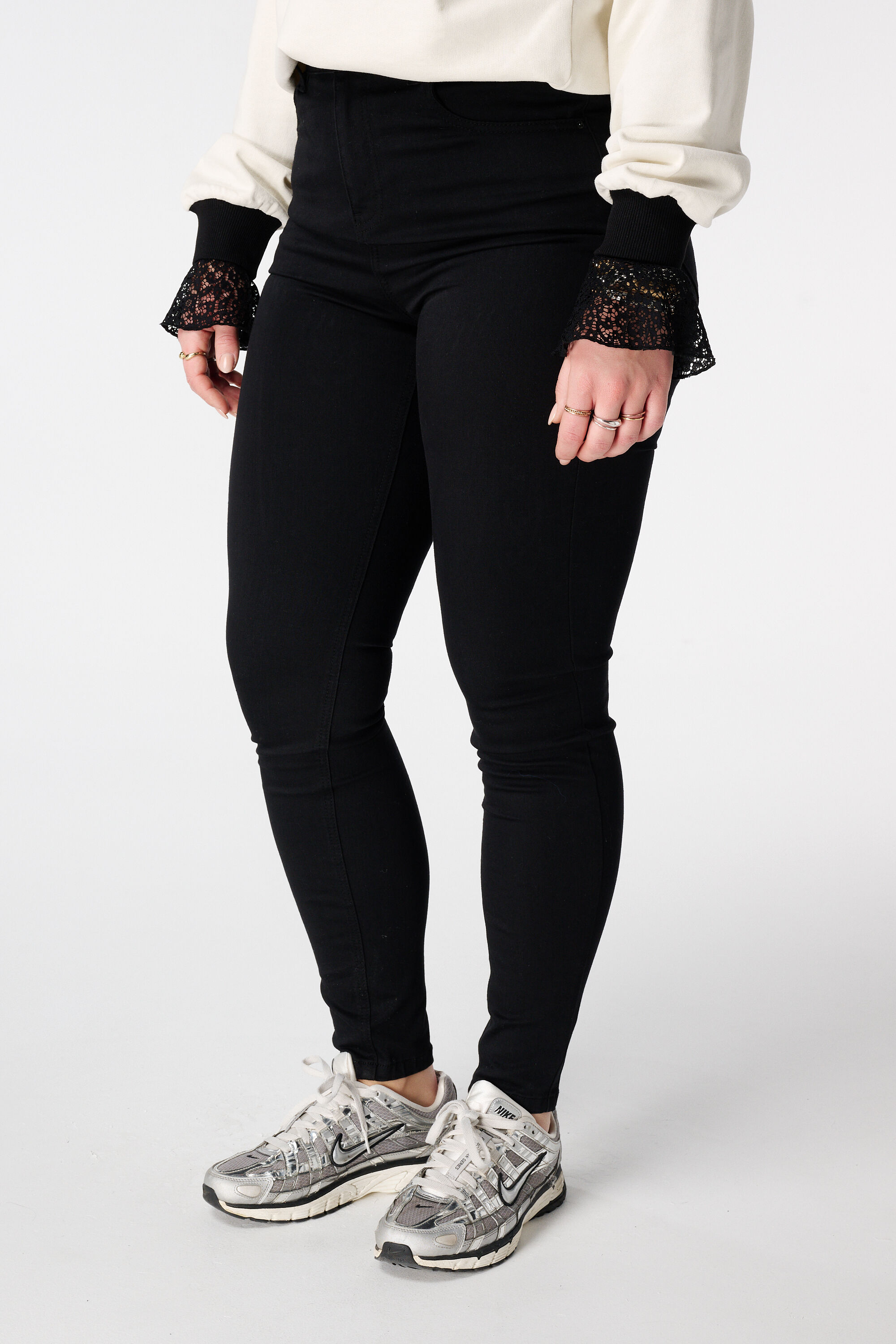 Skinny leg high waist jeans CHERRY image number 5