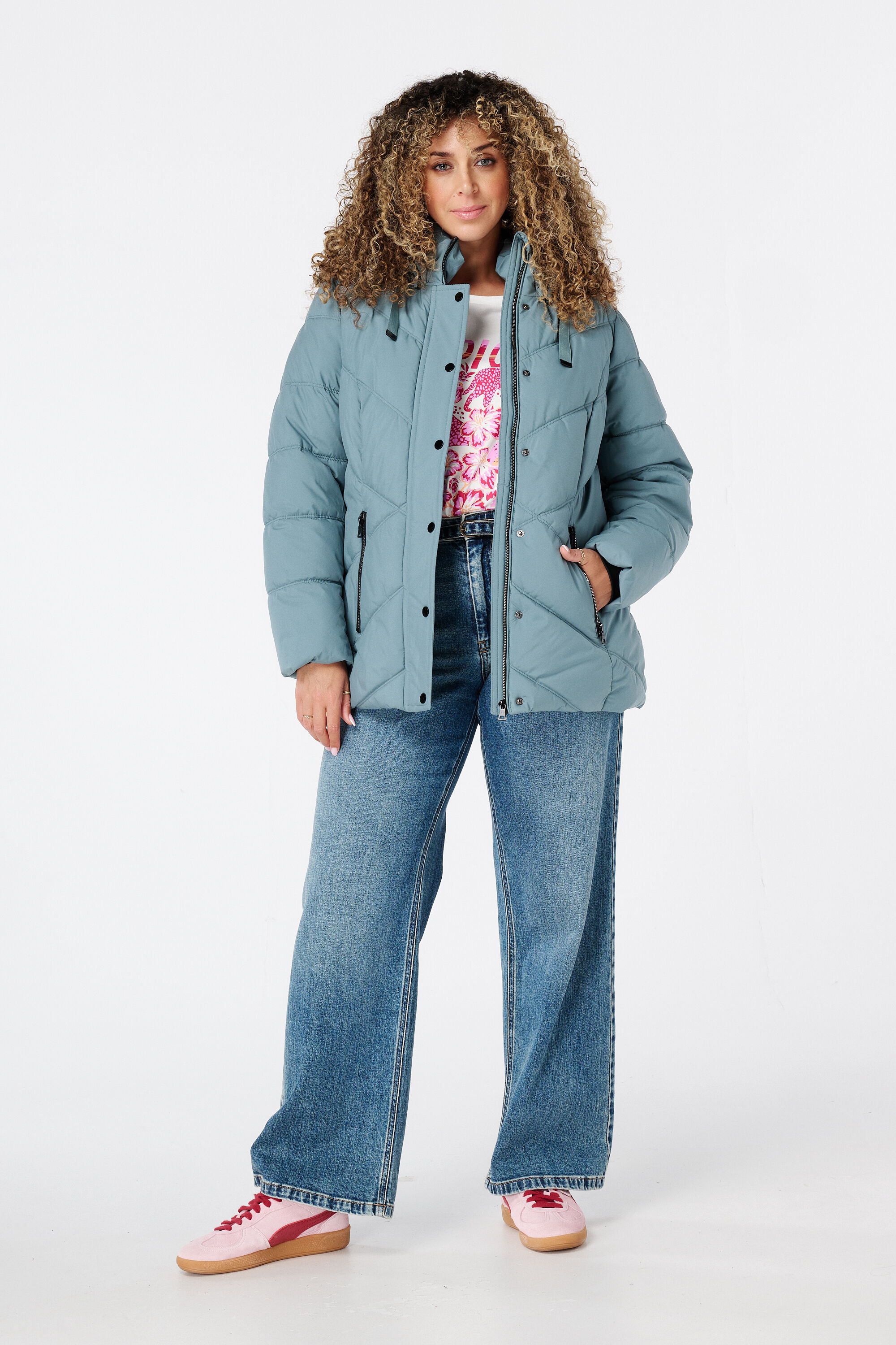 Gewatteerde jas met capuchon image number 5