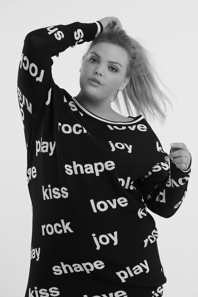 Gebreide sweater jurk met tekst image number 3
