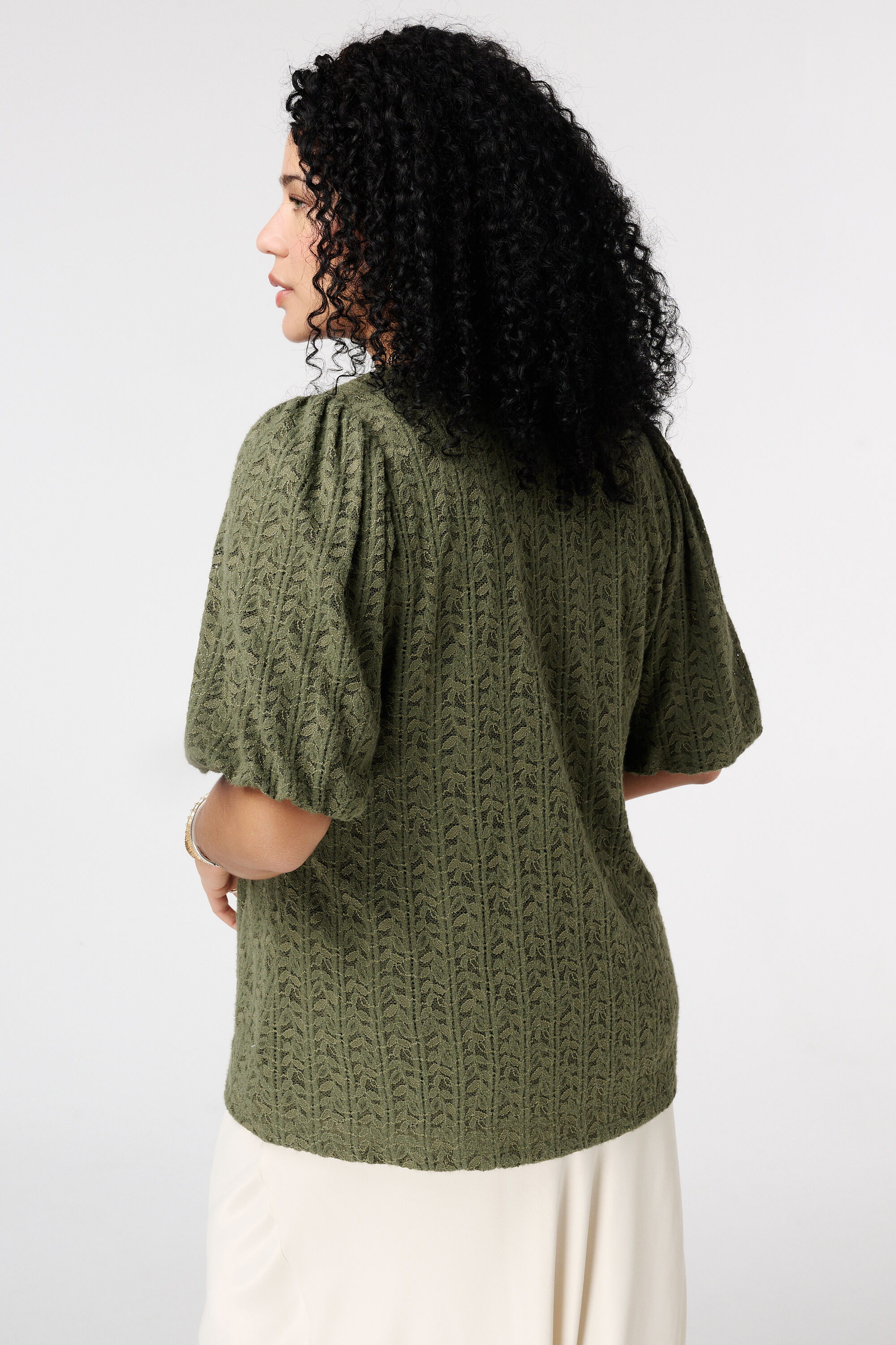 Kanten top met pofmouwen image number 3