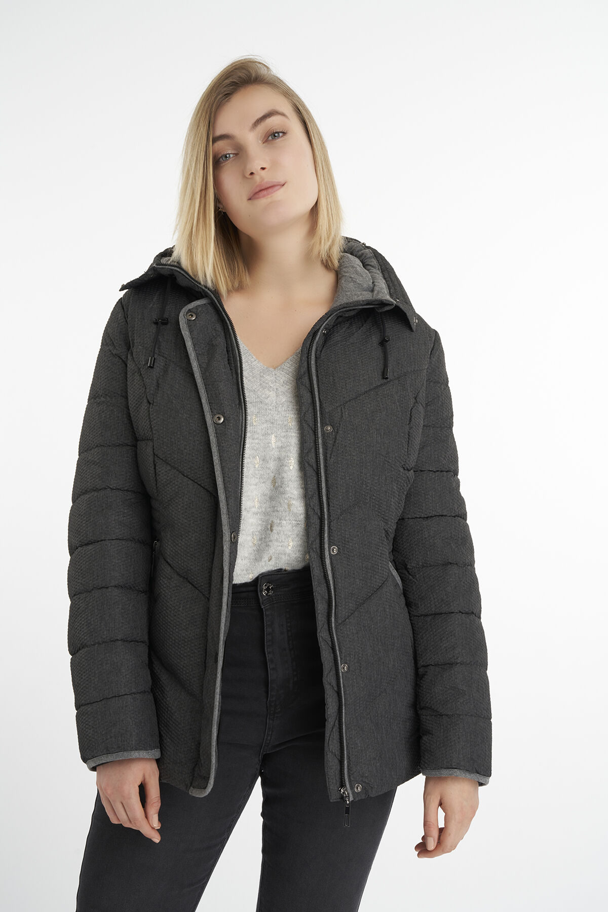 Gewatteerde jas met capuchon image number 7