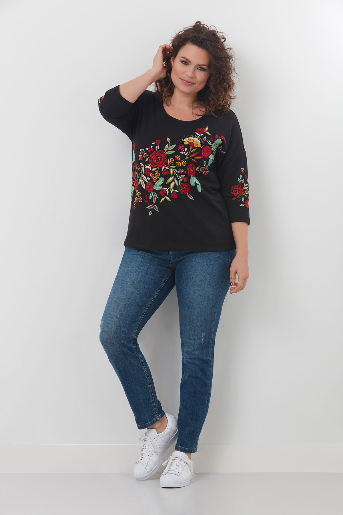 Sweater met embroidery image number 3