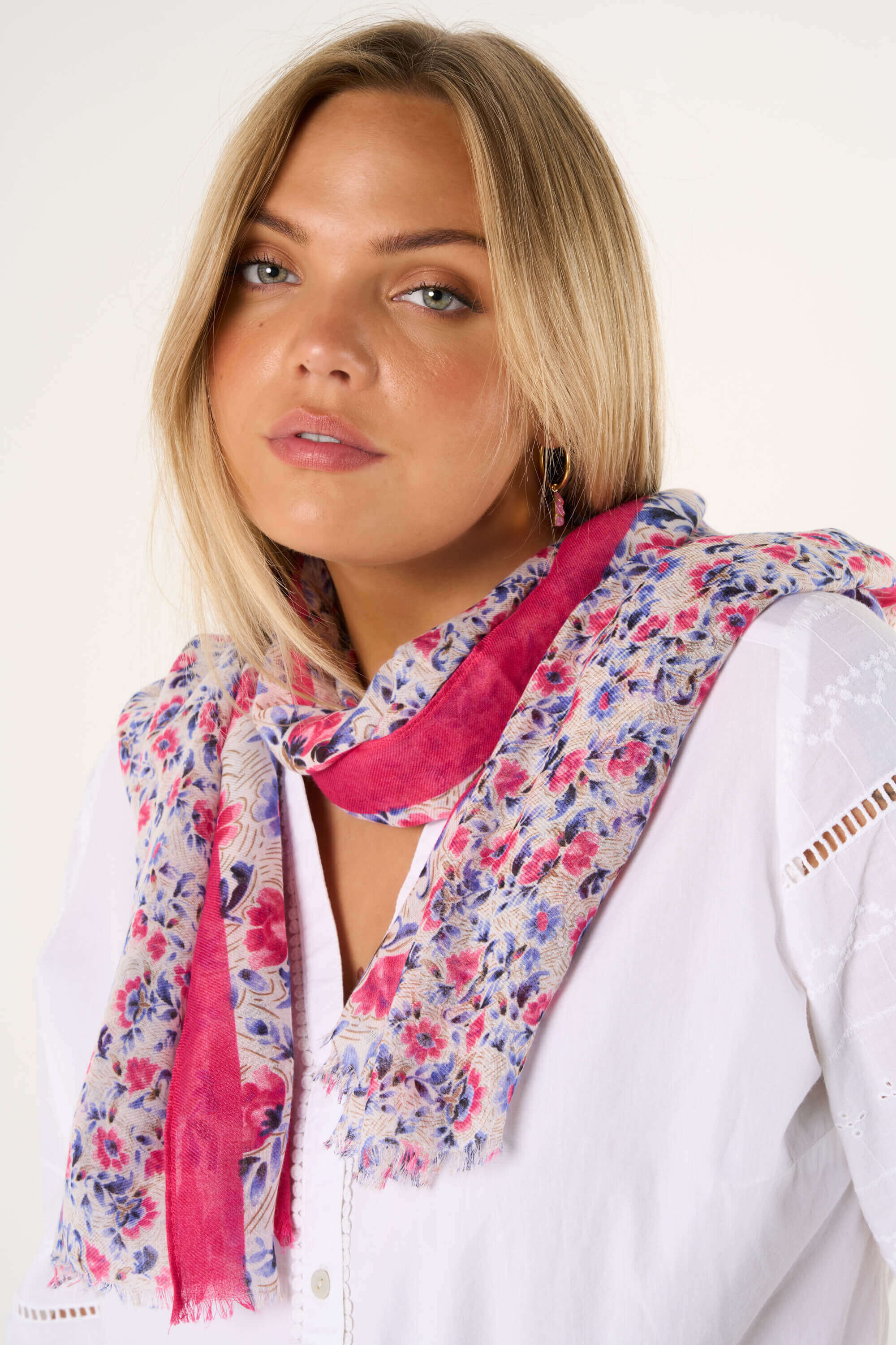 Sjaal met bloemenprint image number 2