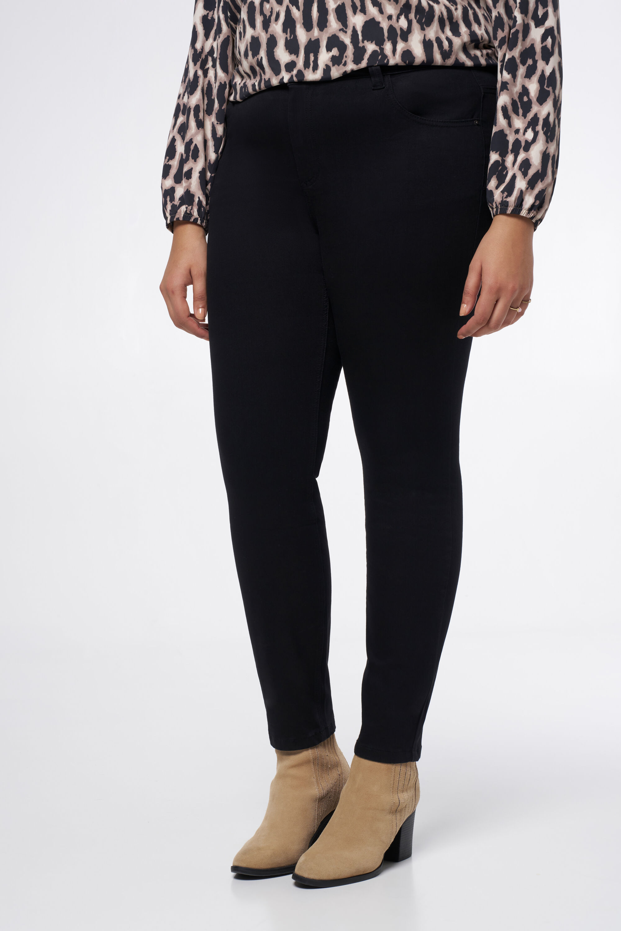 Slim leg jeans IRIS image number 5