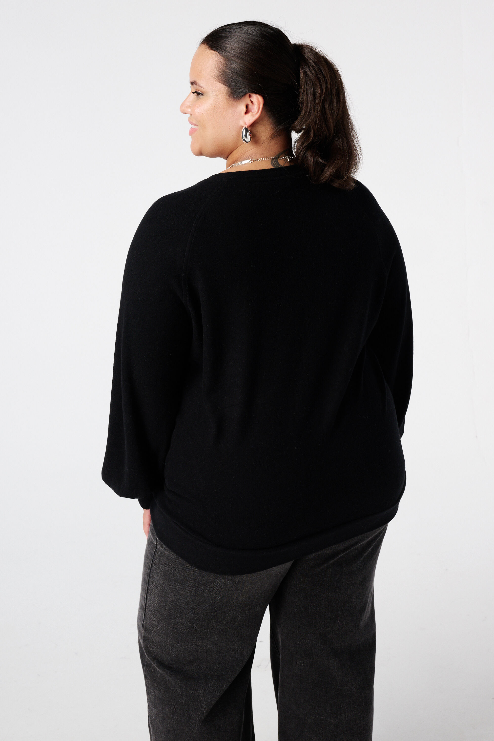 Velours trui met strass knopen image number 3