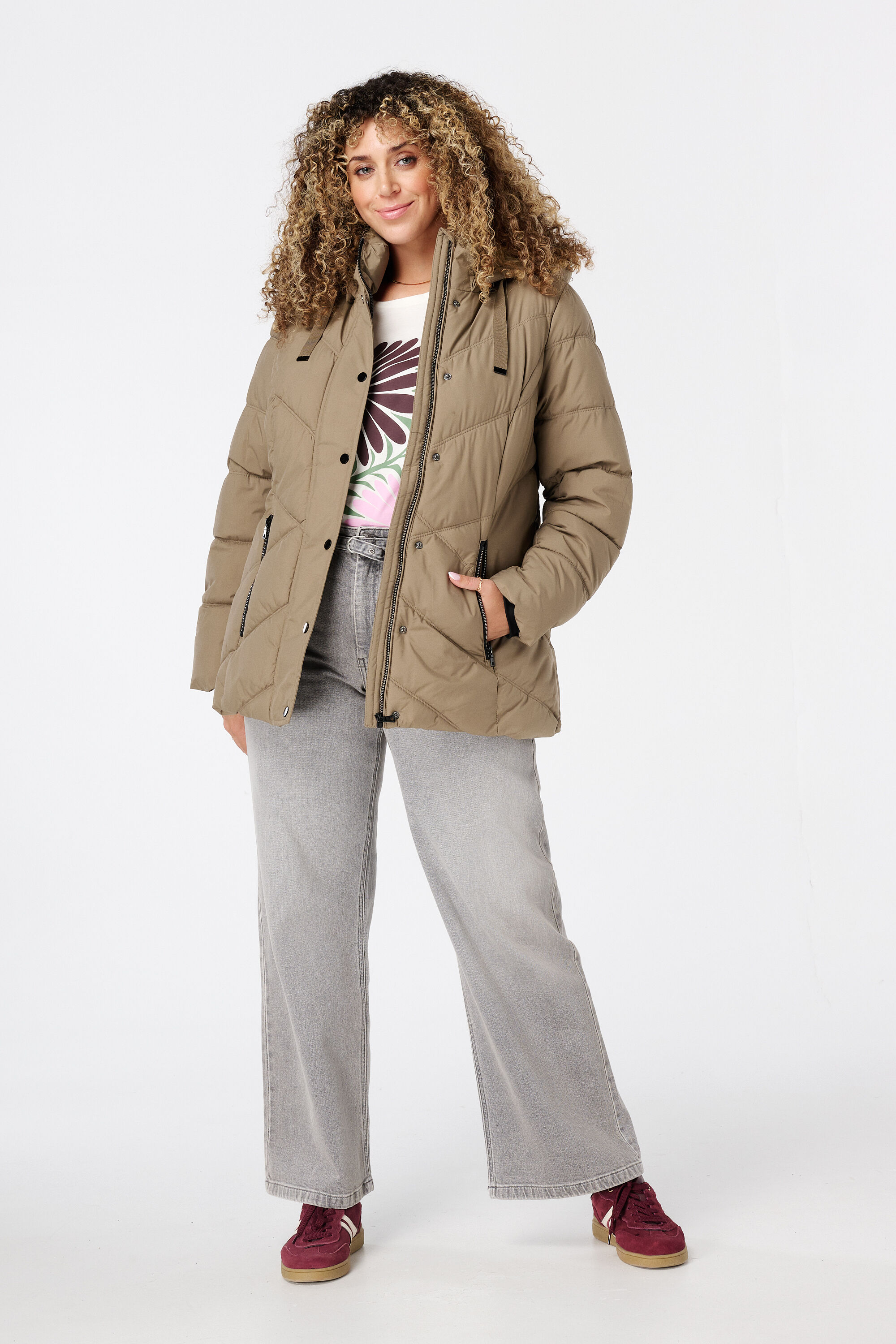 Gewatteerde jas met capuchon image number 5