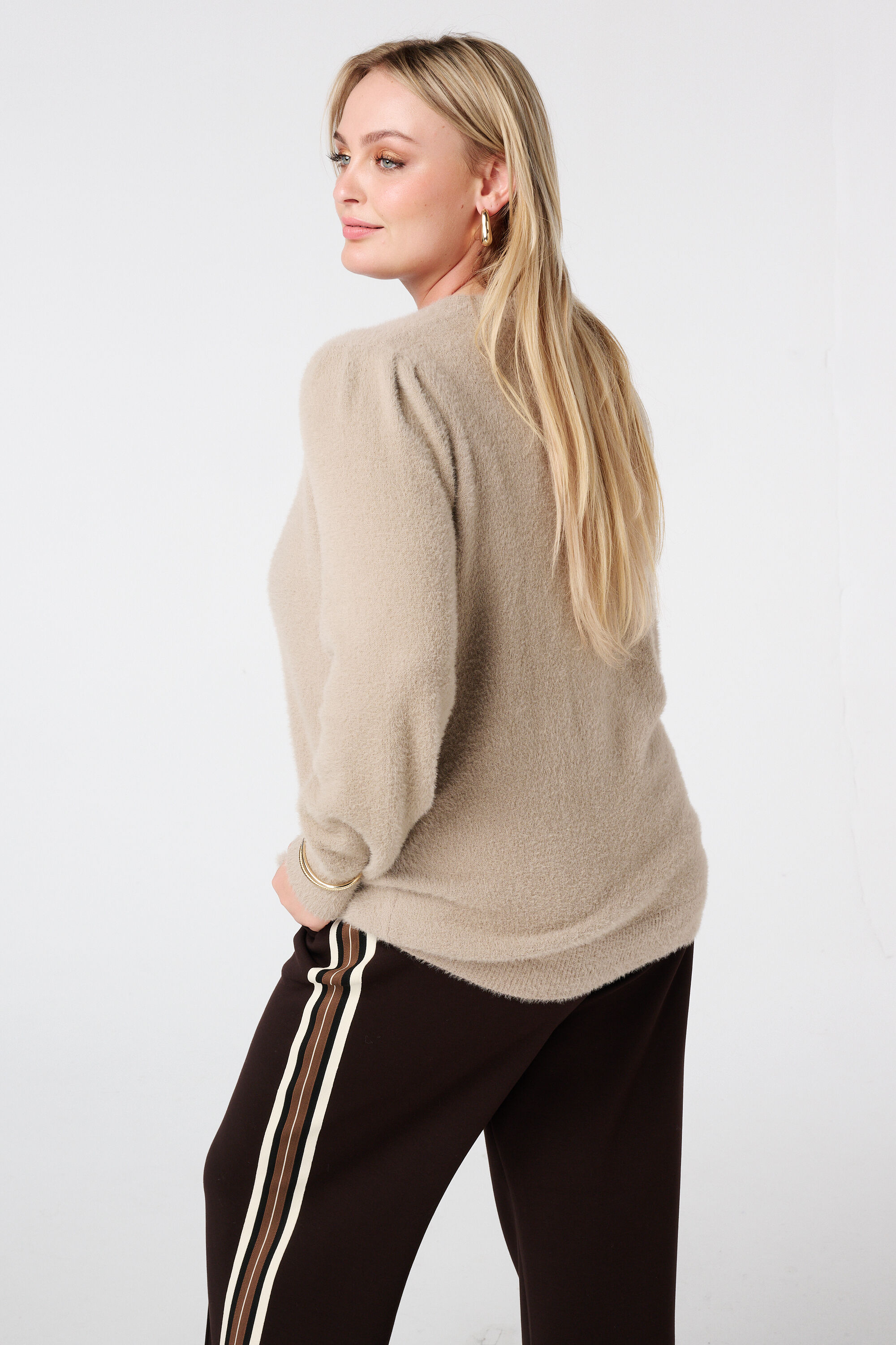 Gebreide trui van zachte garen image number 3